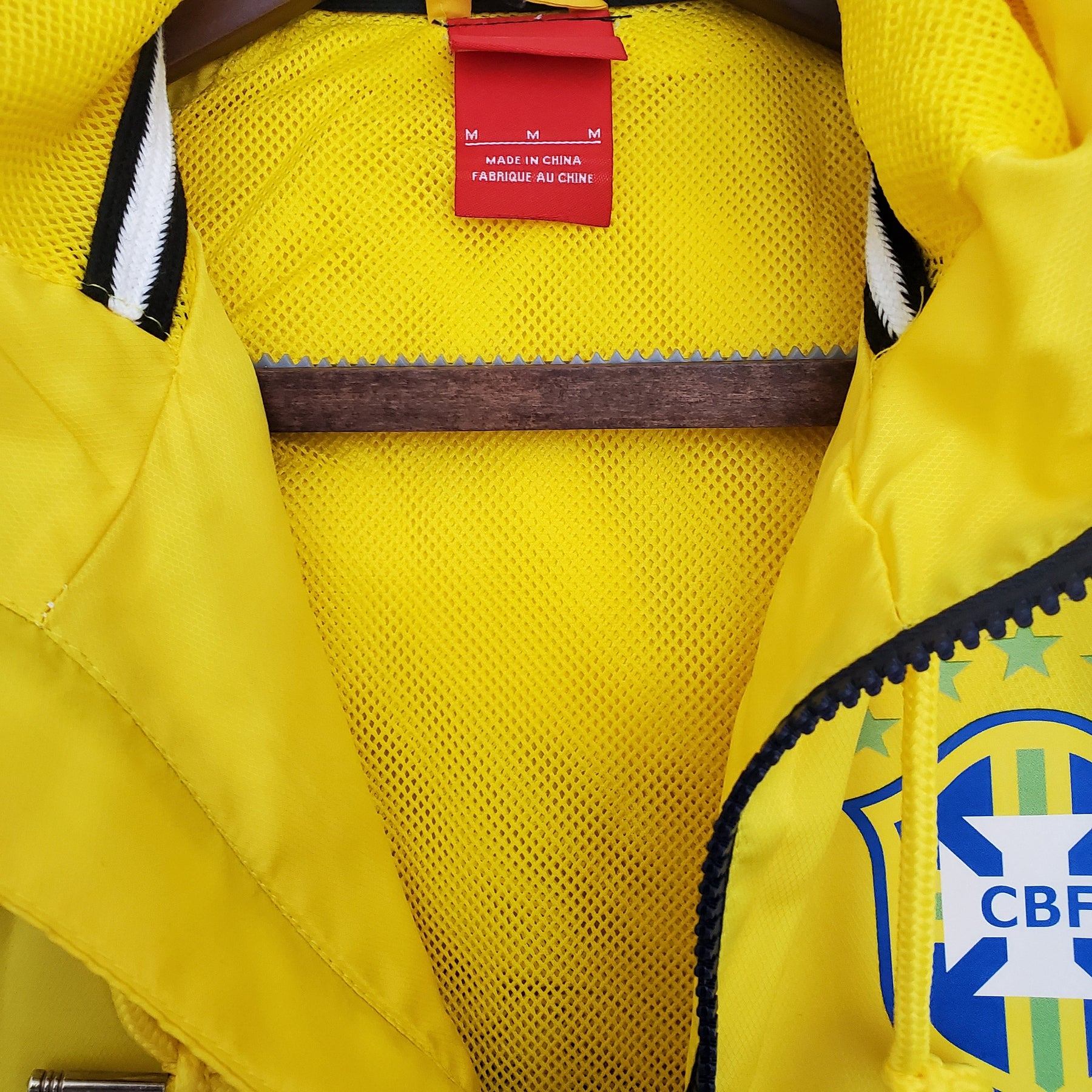 CORTA-VENTO BRASIL AMARELO