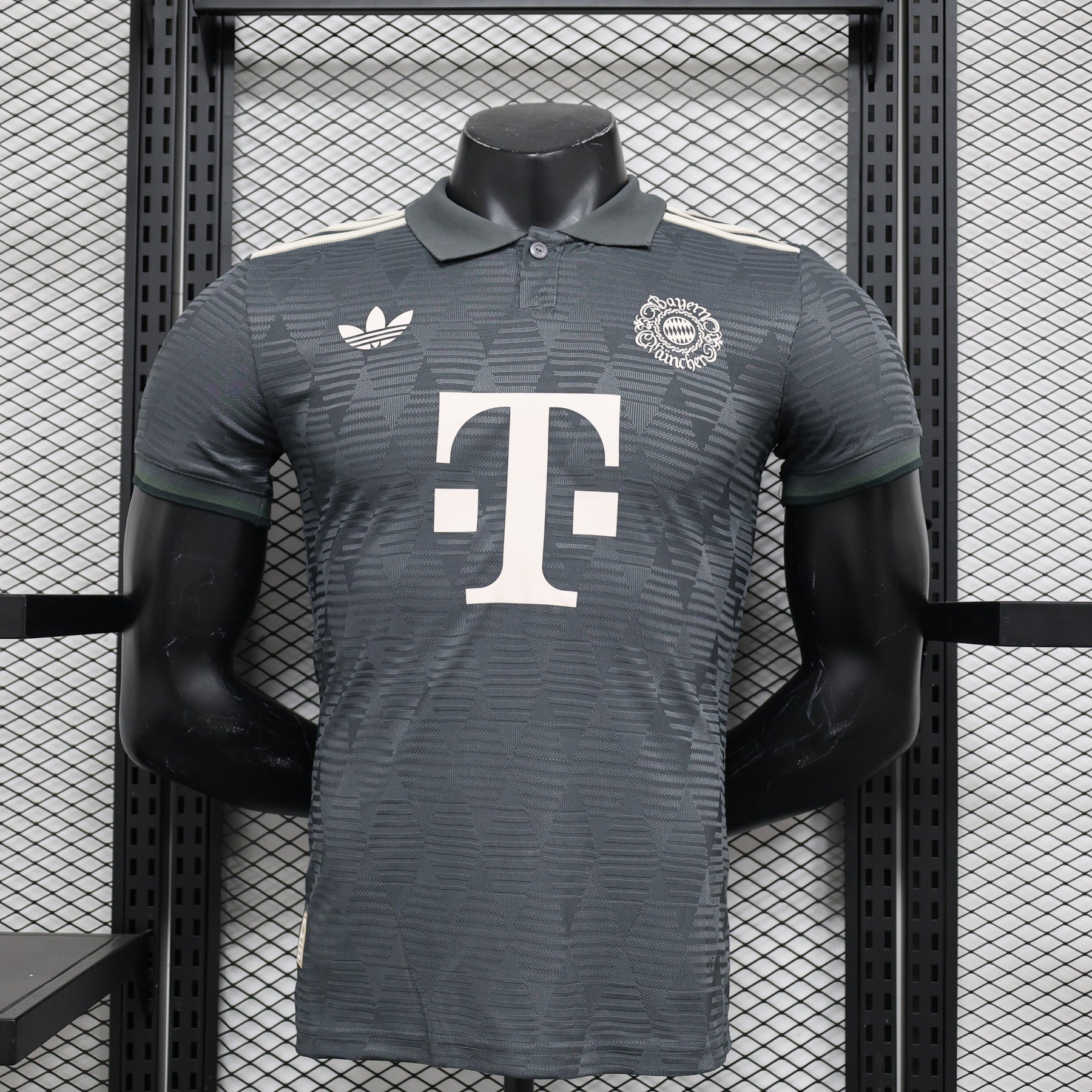 CAMISA BAYERN DE MUNICH VERSÃO JOGADOR FOURTH 24/25
