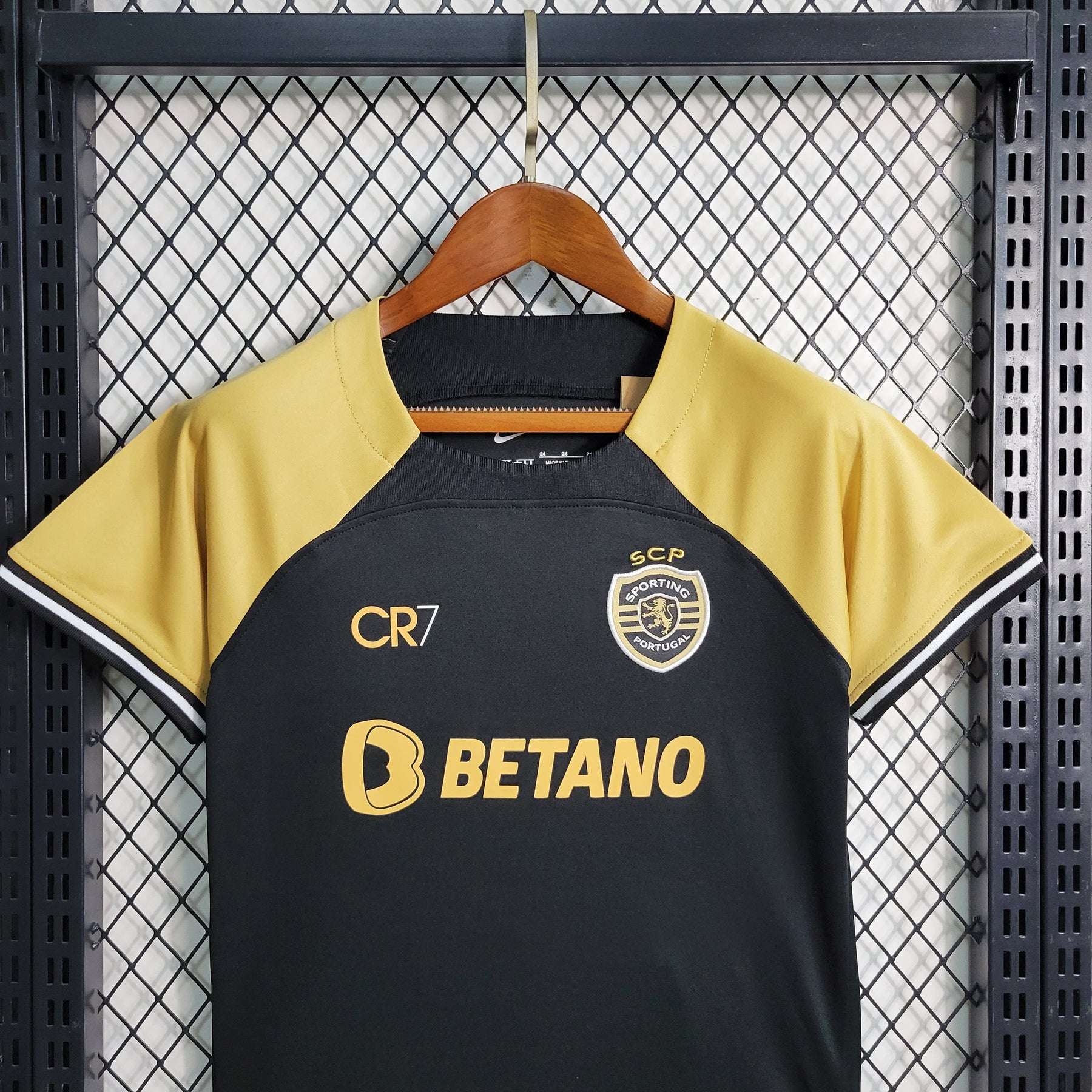 KIT INFANTIL SPORTING LISBOA EDIÇÃO CR7 23/24