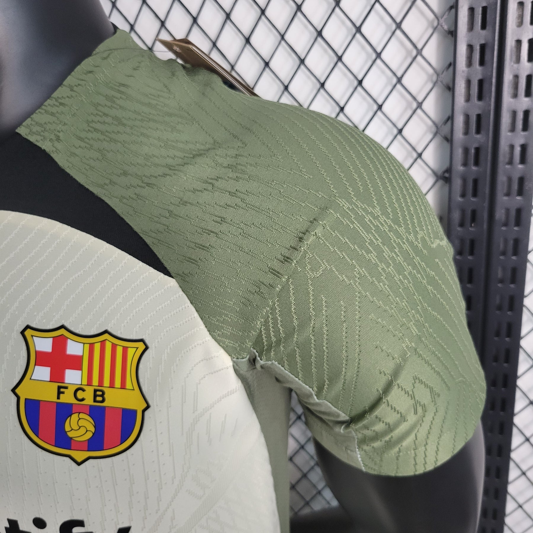 CAMISA BARCELONA VERSÃO JOGADOR TREINO WHITE GREEN 23/24
