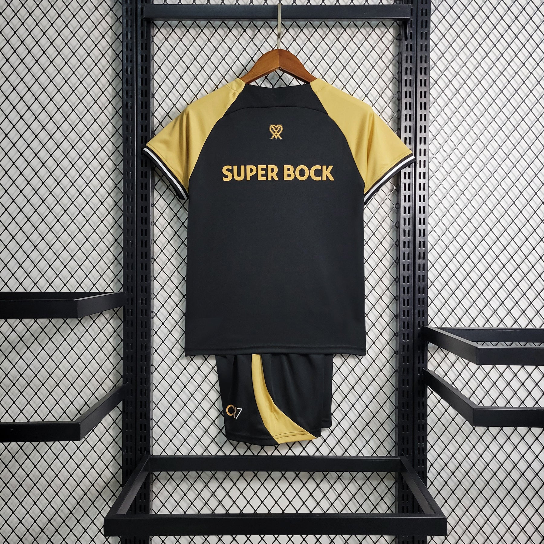 KIT INFANTIL SPORTING LISBOA EDIÇÃO CR7 23/24