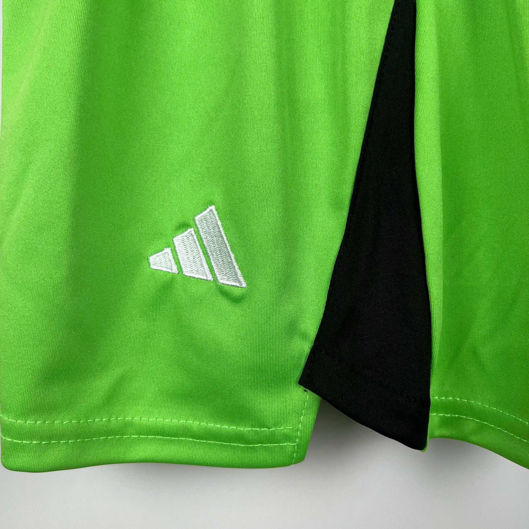 KIT INFANTIL MANCHESTER UNITED GOLEIRO GREEN 23/24