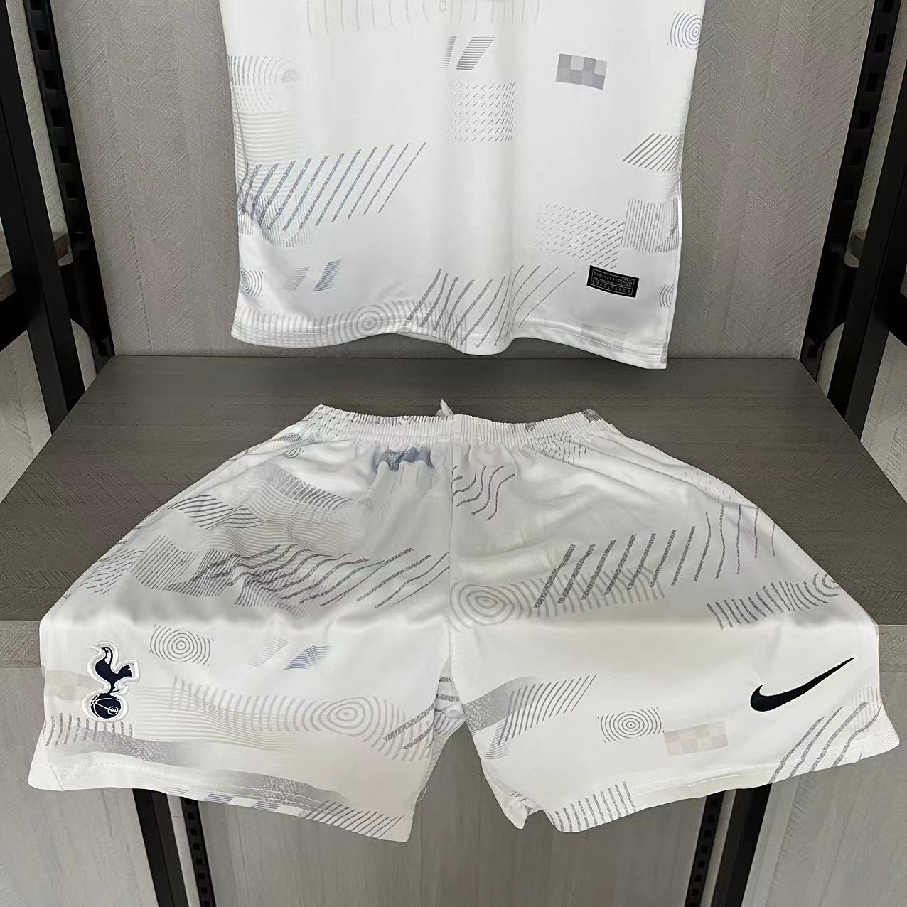 KIT-INFANTIL TOTTENHAM HOME 23/24