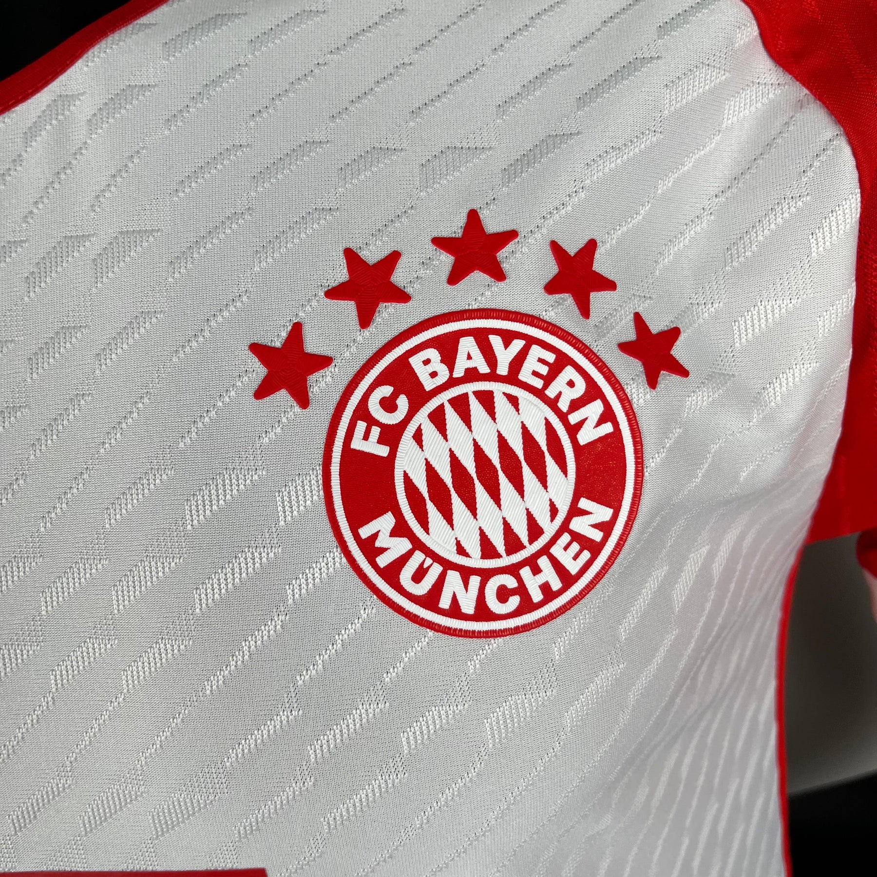 CAMISA BAYERN DE MUNICH VERSÃO JOGADOR HOME 23/24