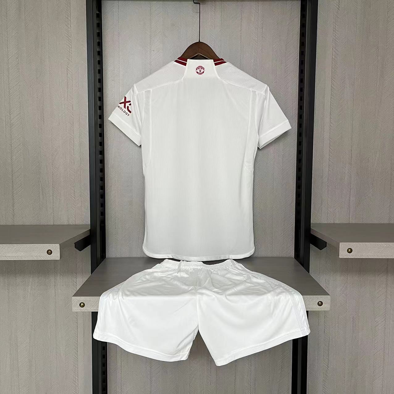 KIT INFANTIL MANCHESTER UNITED THIRD 23/24