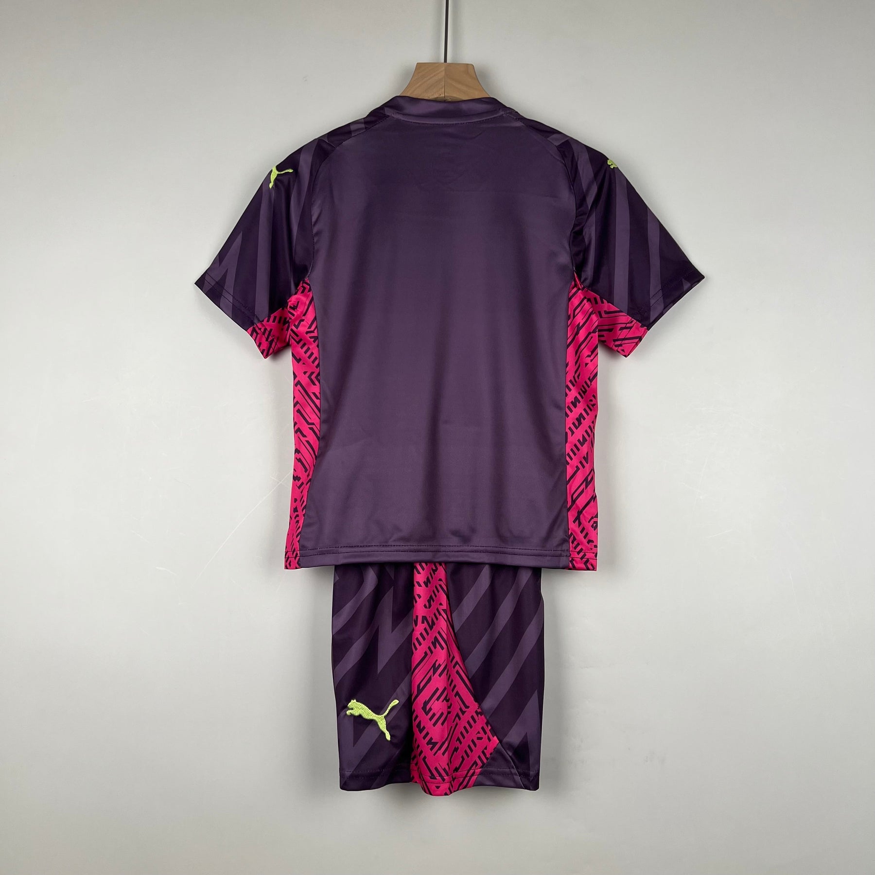 KIT INFANTIL MANCHESTER CITY GOLEIRO ROXO 23/24