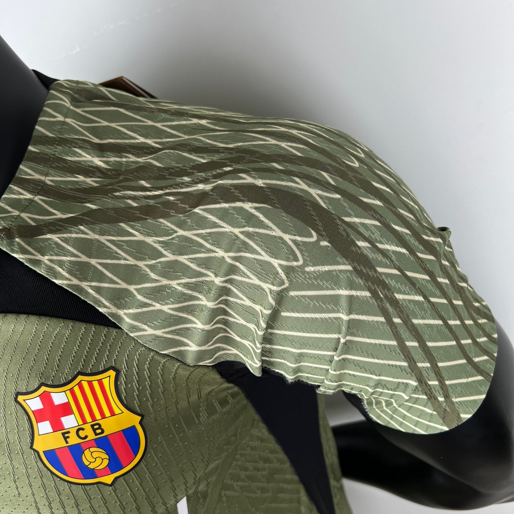 CAMISA BARCELONA VERSÃO JOGADOR TREINO GREEN 23/24