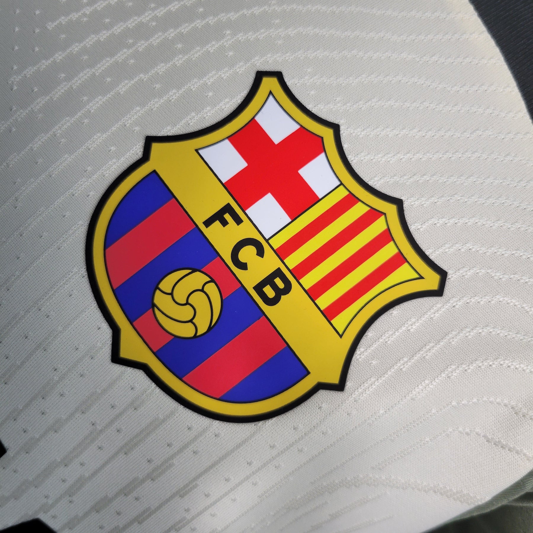 CAMISA BARCELONA VERSÃO JOGADOR TREINO WHITE GREEN 23/24