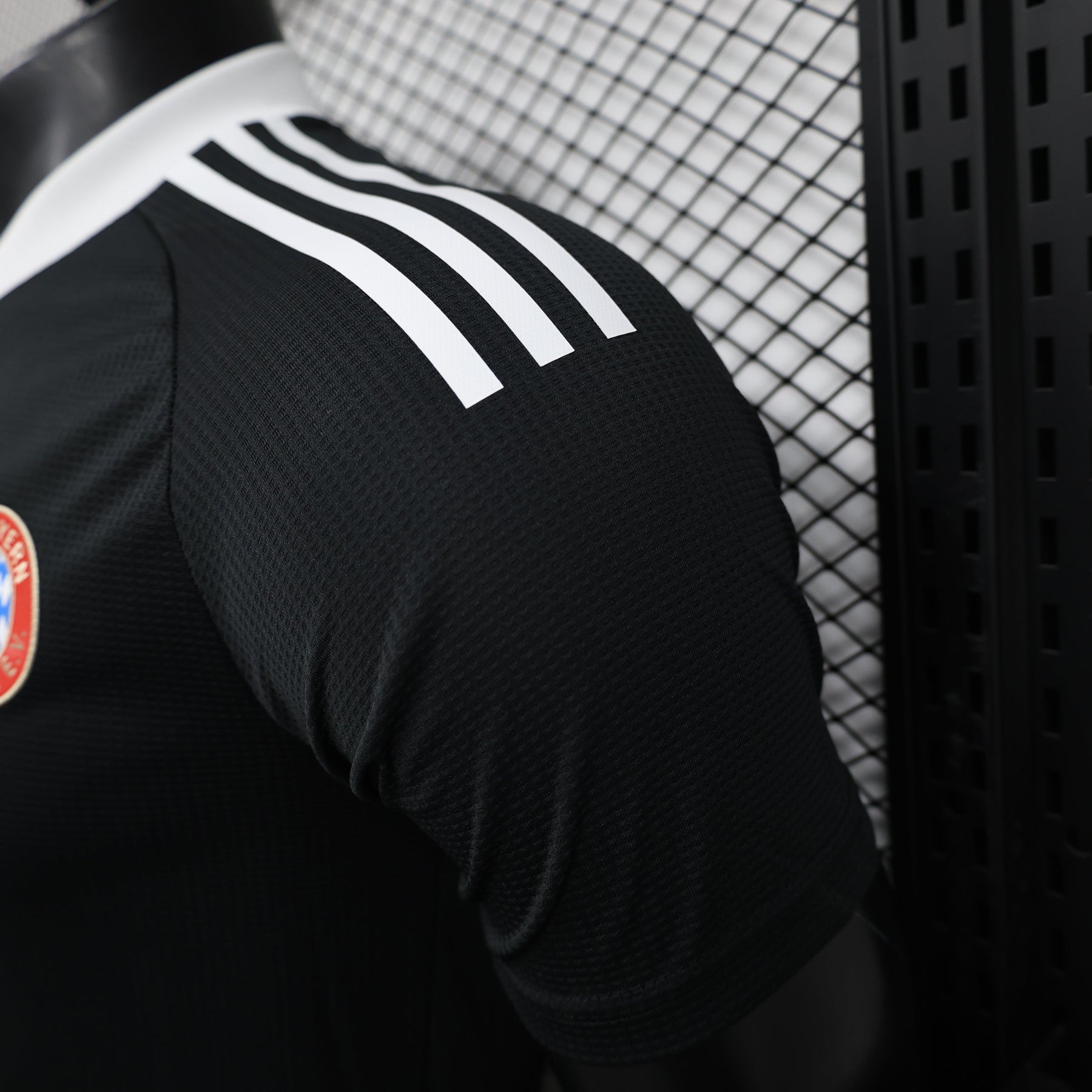 CAMISA BAYERN DE MUNICH VERSÃO JOGADOR BLACK 24/25