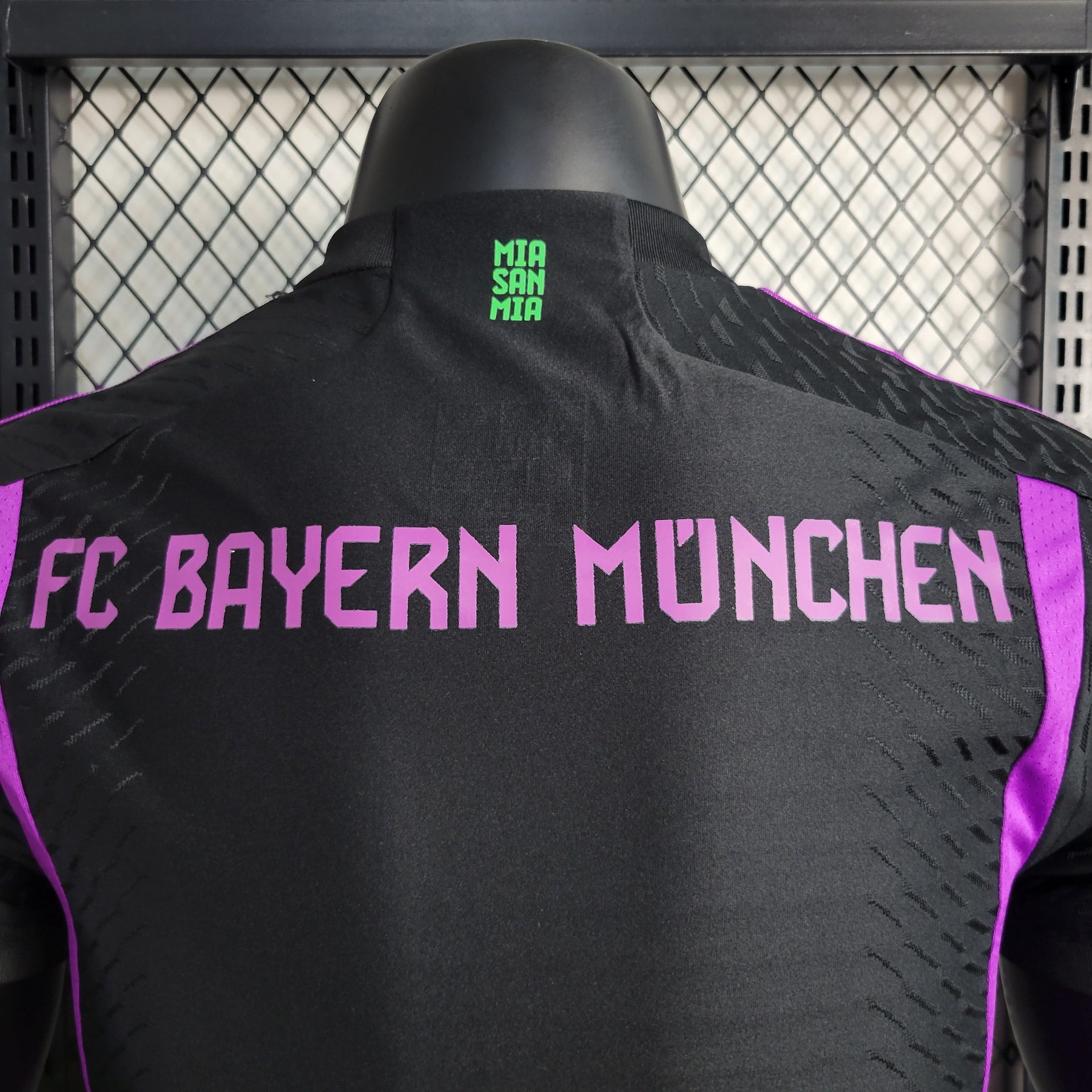 CAMISA BAYERN DE MUNICH VERSÃO JOGADOR AWAY 23/24