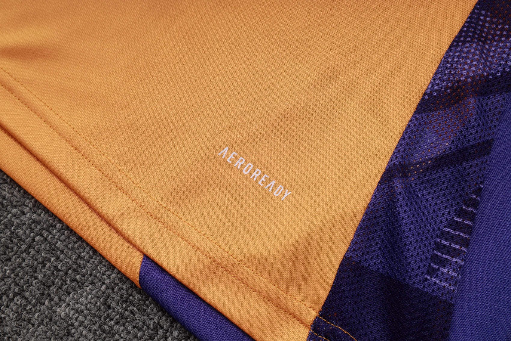 CONJUNTO DE TREINO REAL MADRID B979 24/25