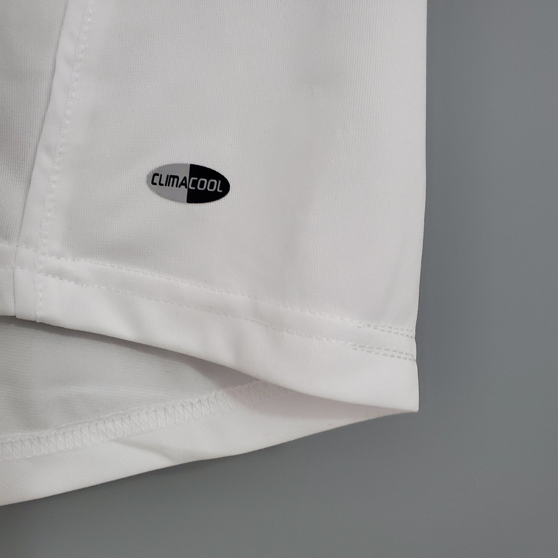 CAMISA RETRÔ REAL MADRID HOME 05/06