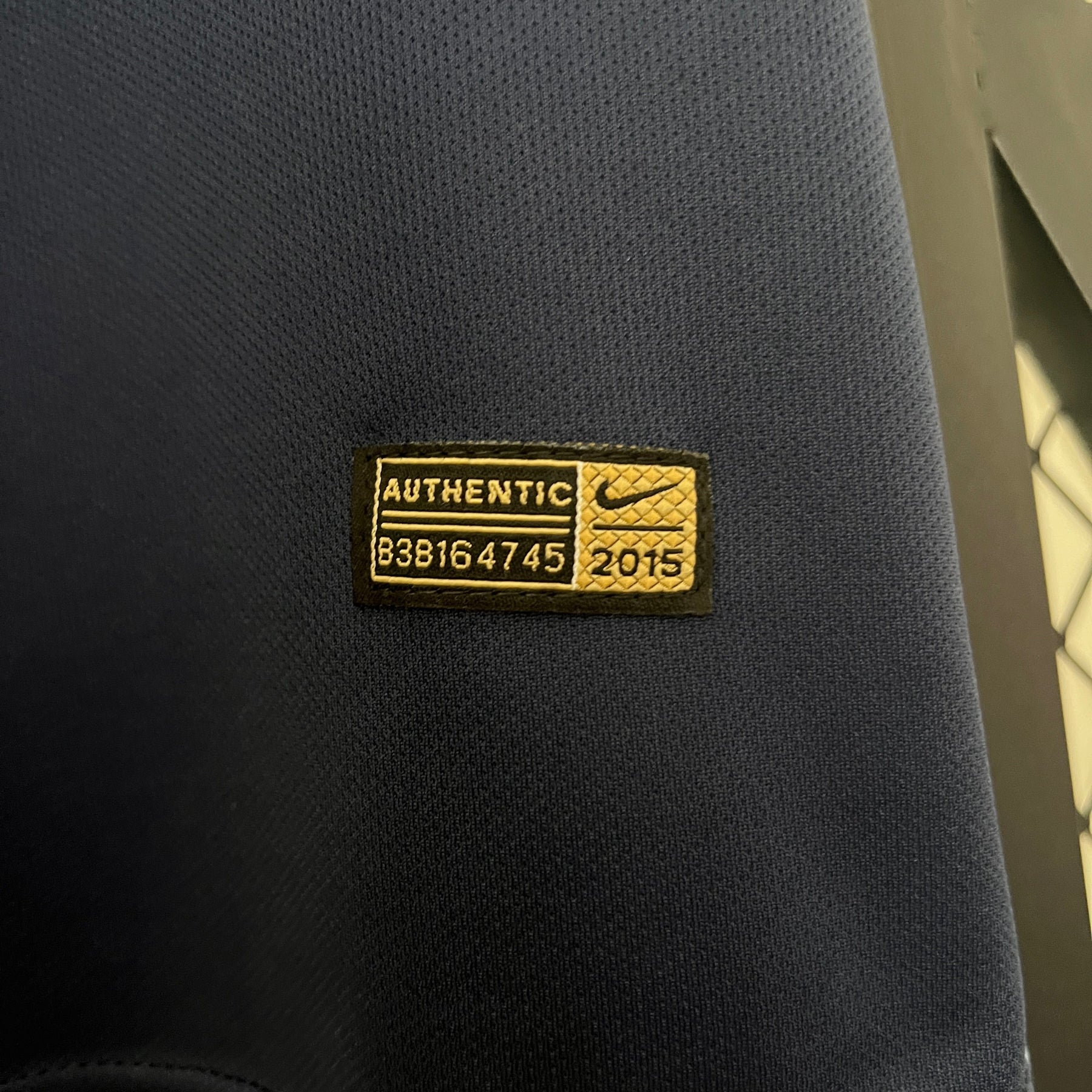 CAMISA MANCHESTER CITY RETRÔ AWAY 15/16