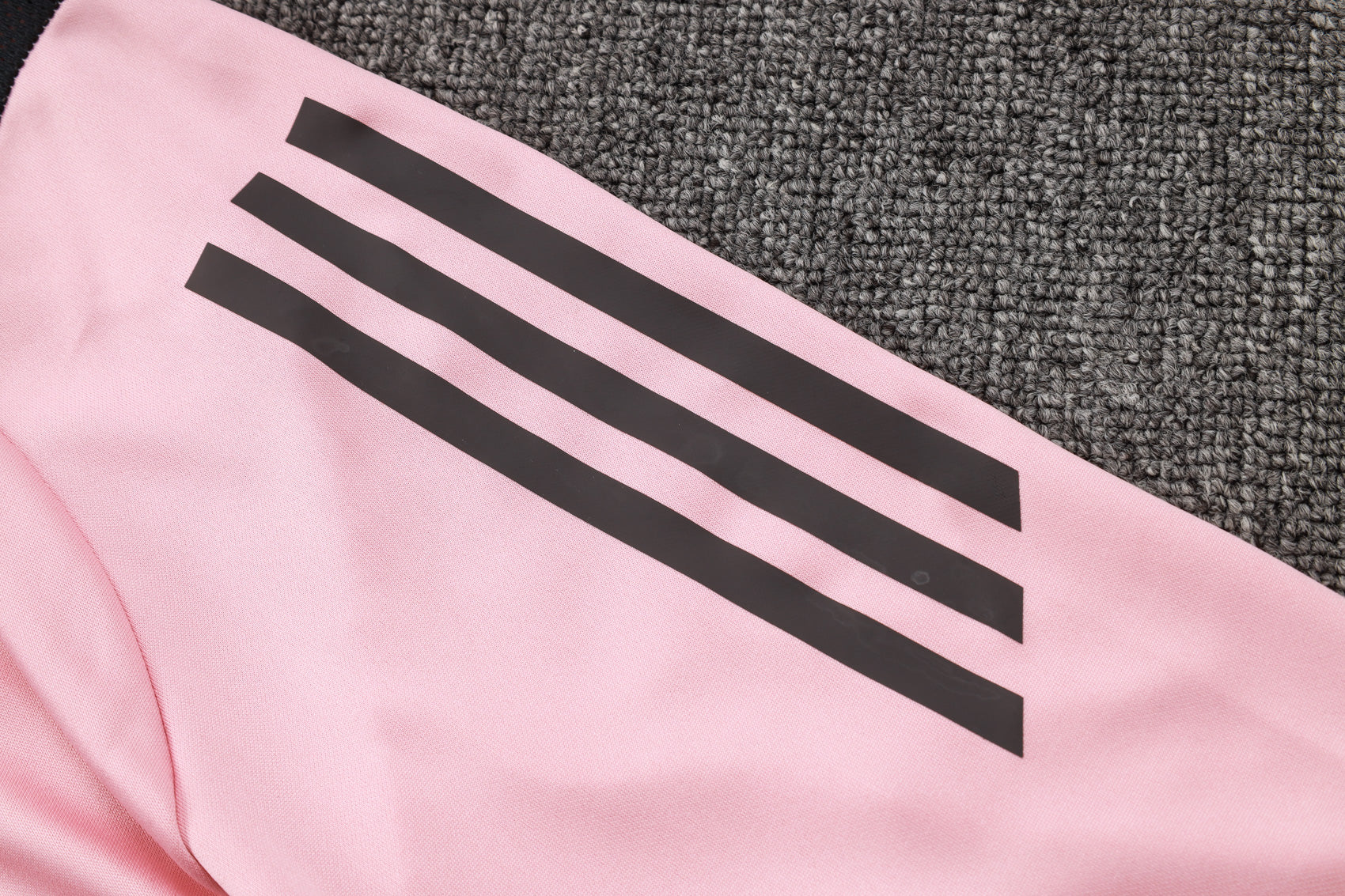 CONJUNTO DE TREINO REAL MADRID B946 24/25