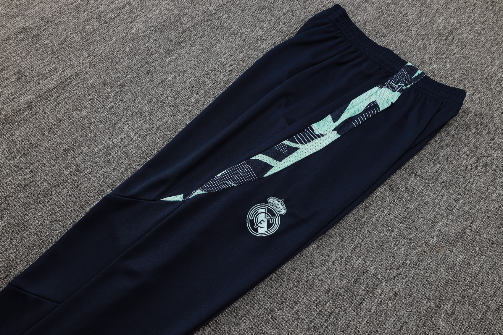 CONJUNTO DE TREINO REAL MADRID B998 24/25