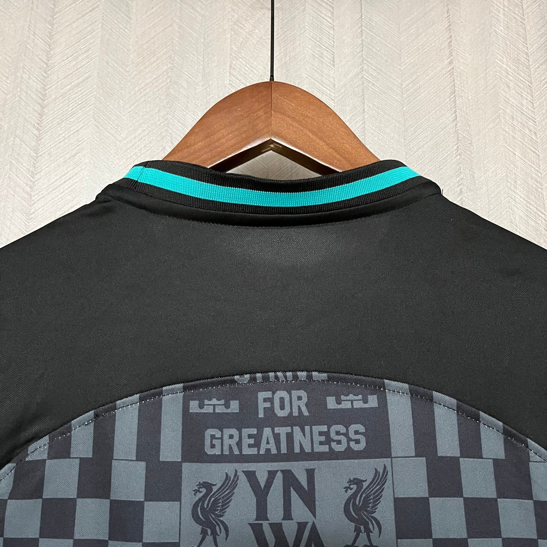 CAMISA LIVERPOOL & LEBRON JAMES 23/24