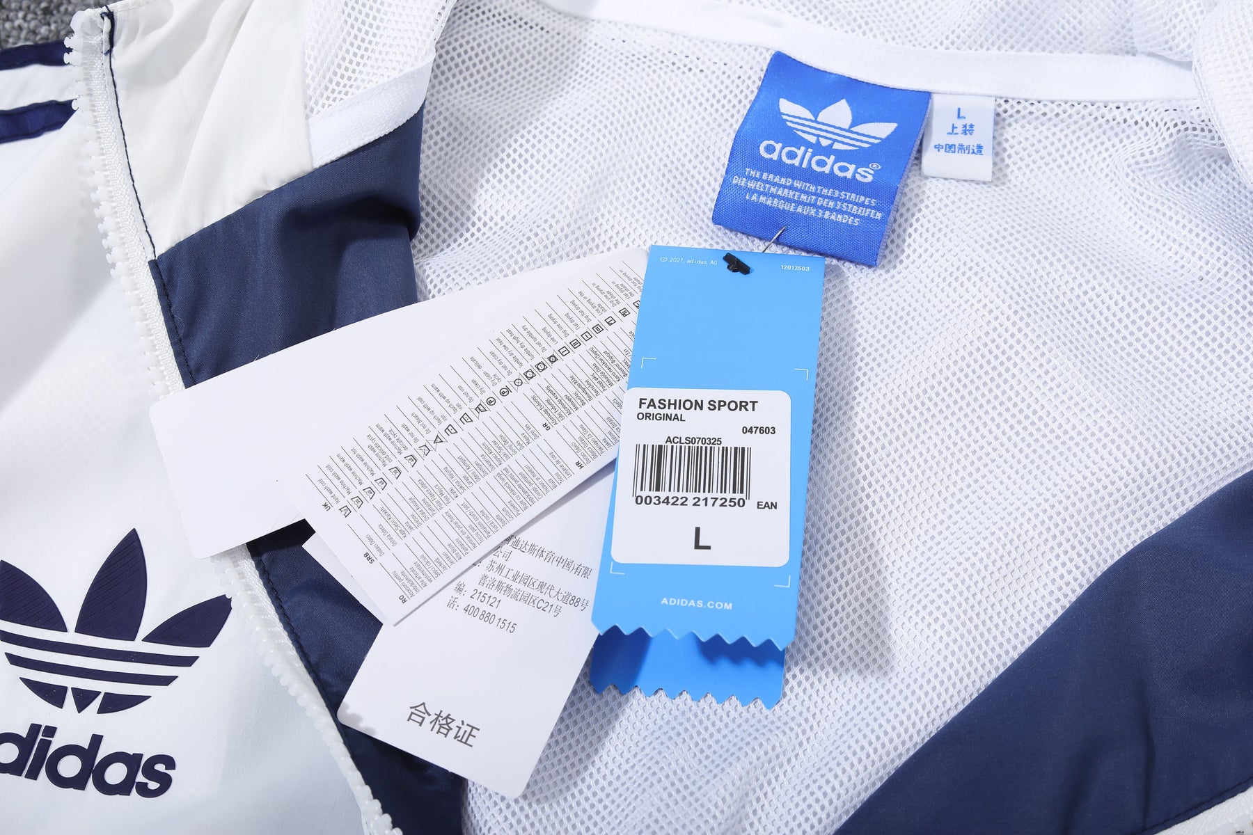 CORTA-VENTO REAL MADRID BLUE & WHITE 24/25