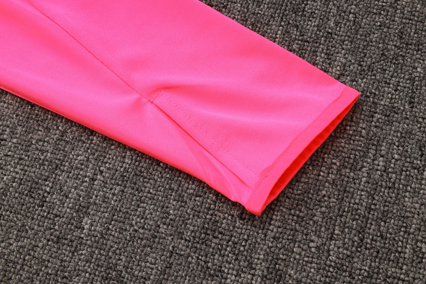 CONJUNTO DE TREINO REAL MADRID B940 24/25