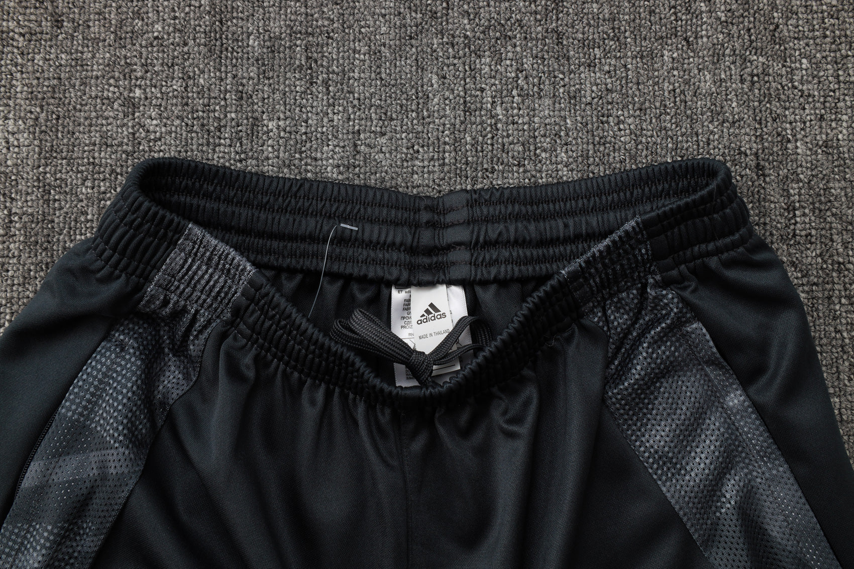 CONJUNTO DE TREINO REAL MADRID B940 24/25