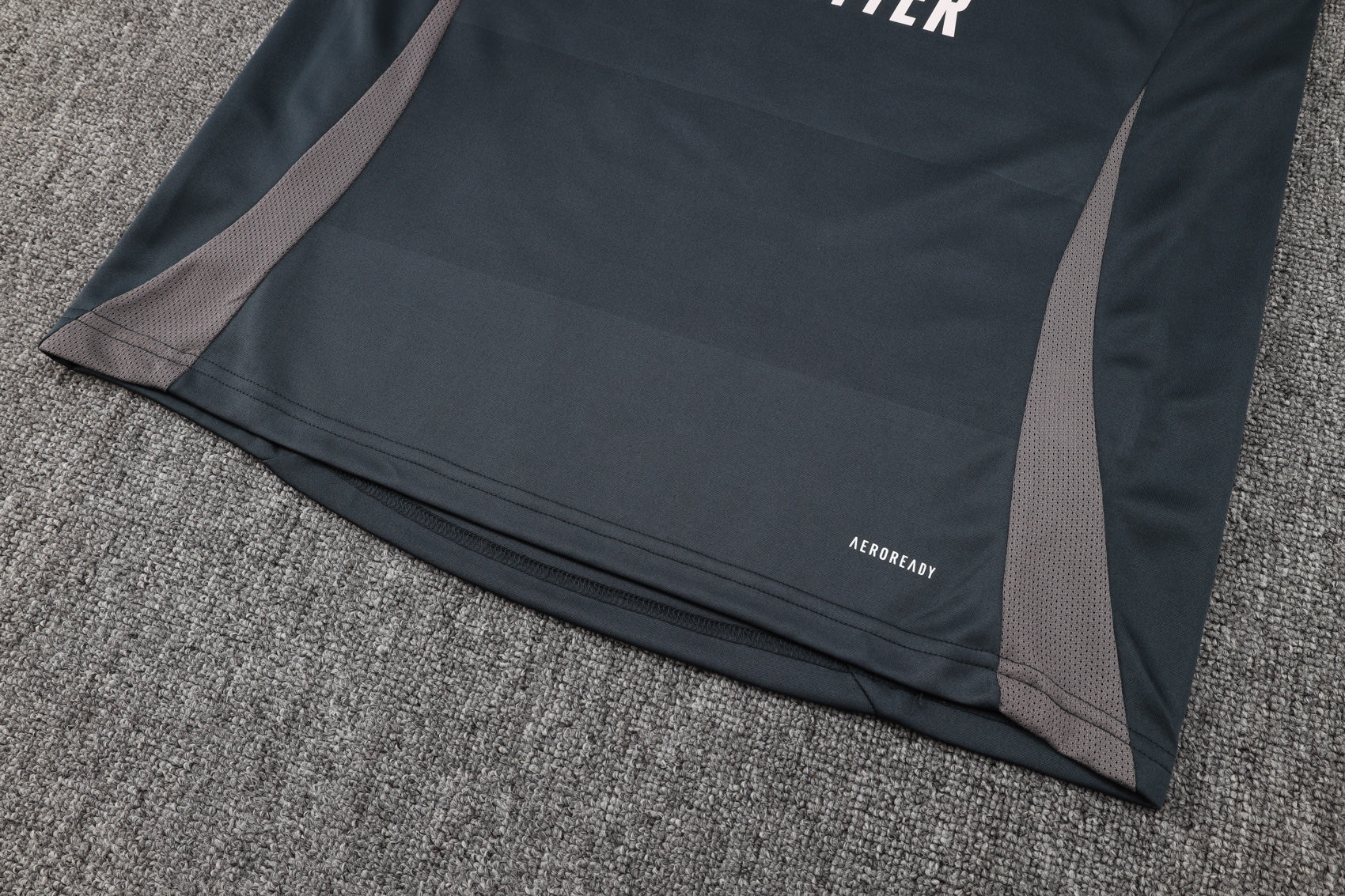 CONJUNTO DE TREINO REAL MADRID B936 24/25