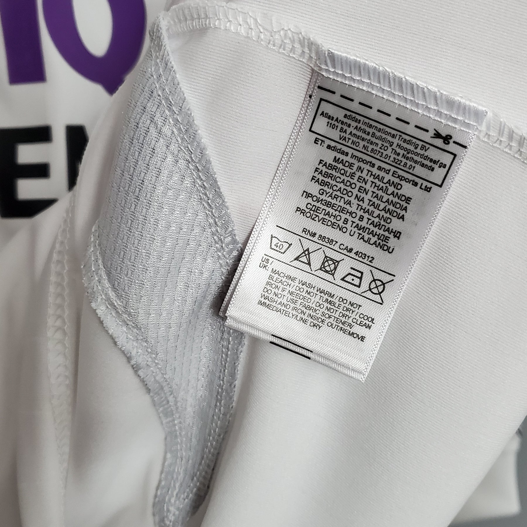 CAMISA RETRÔ REAL MADRID HOME MANGA LONGA 06/07