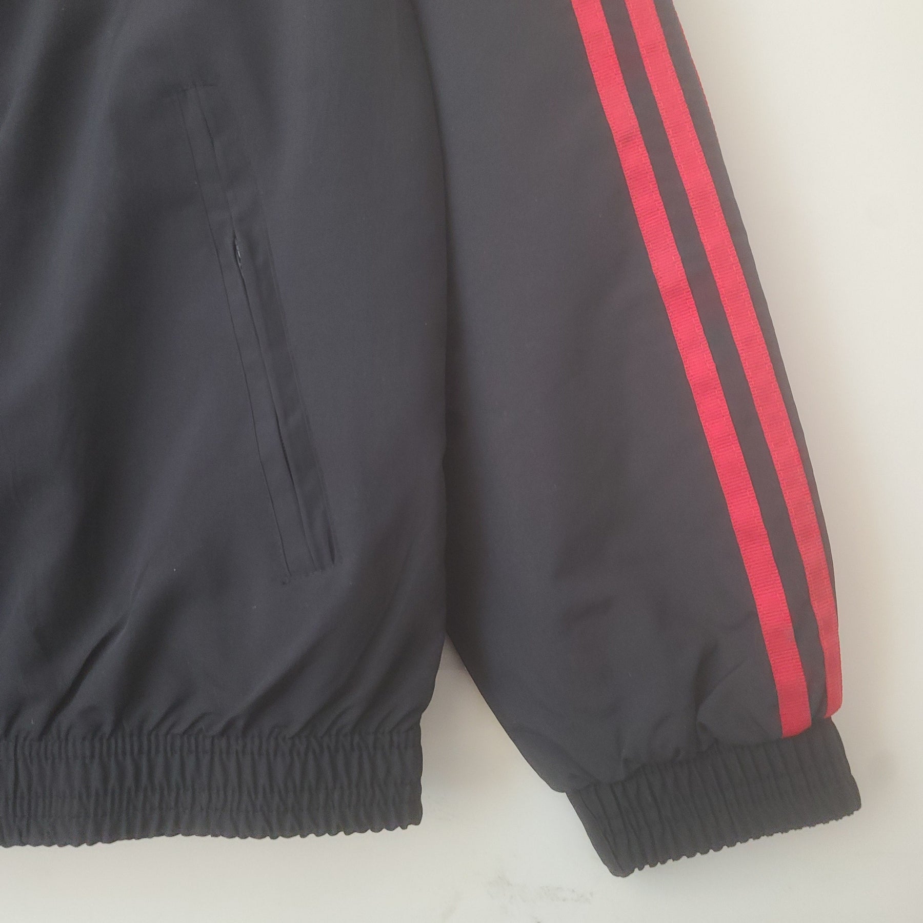 CORTA-VENTO BÉLGICA BLACK & RED DOIS EM UM 22/23