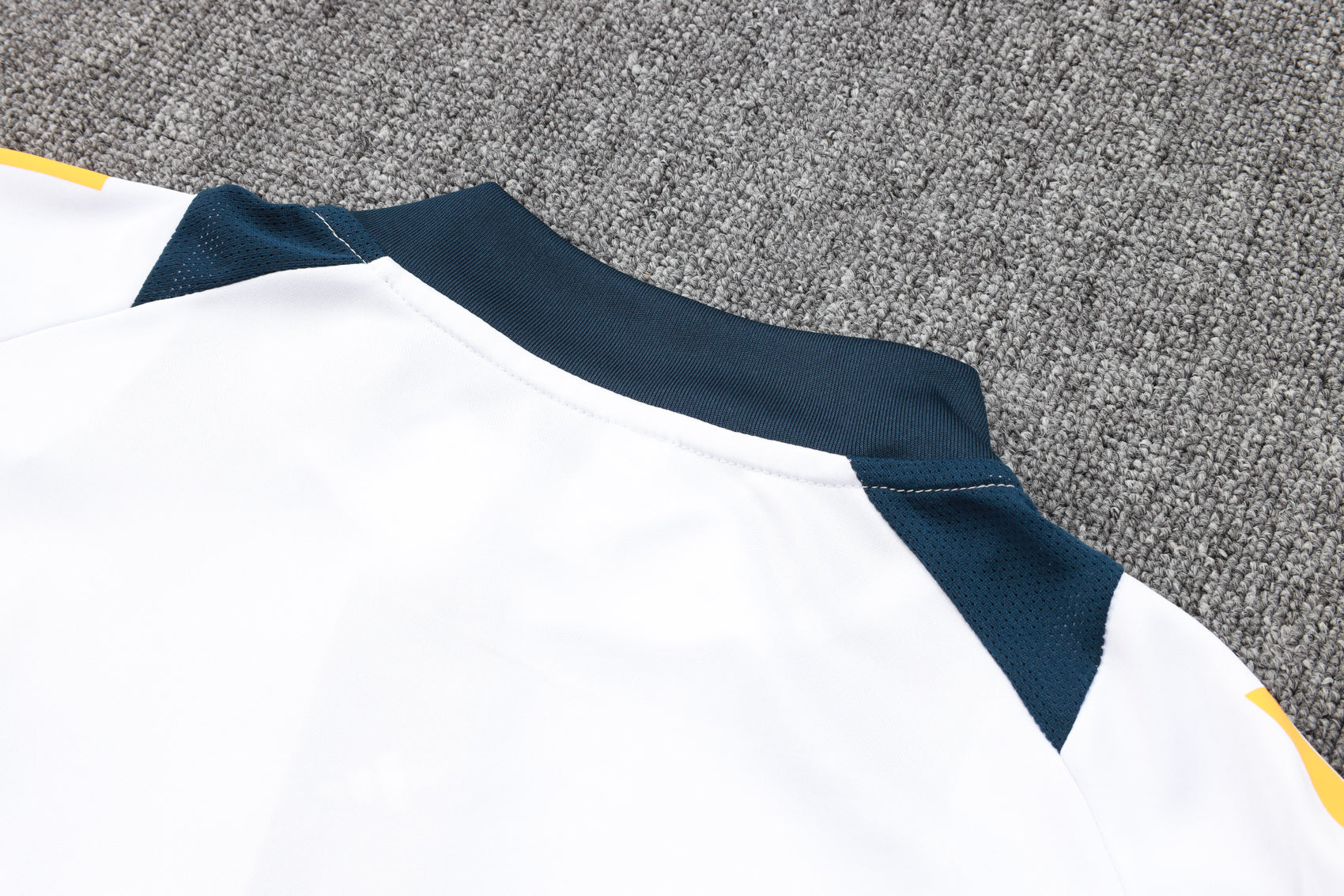 CONJUNTO DE TREINO REAL MADRID B959 24/25