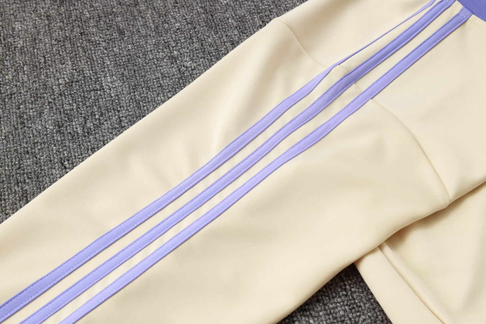 CONJUNTO DE TREINO REAL MADRID A843 24/25