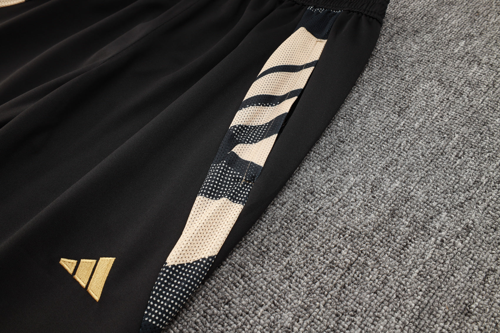 CONJUNTO DE TREINO REAL MADRID B837 24/25