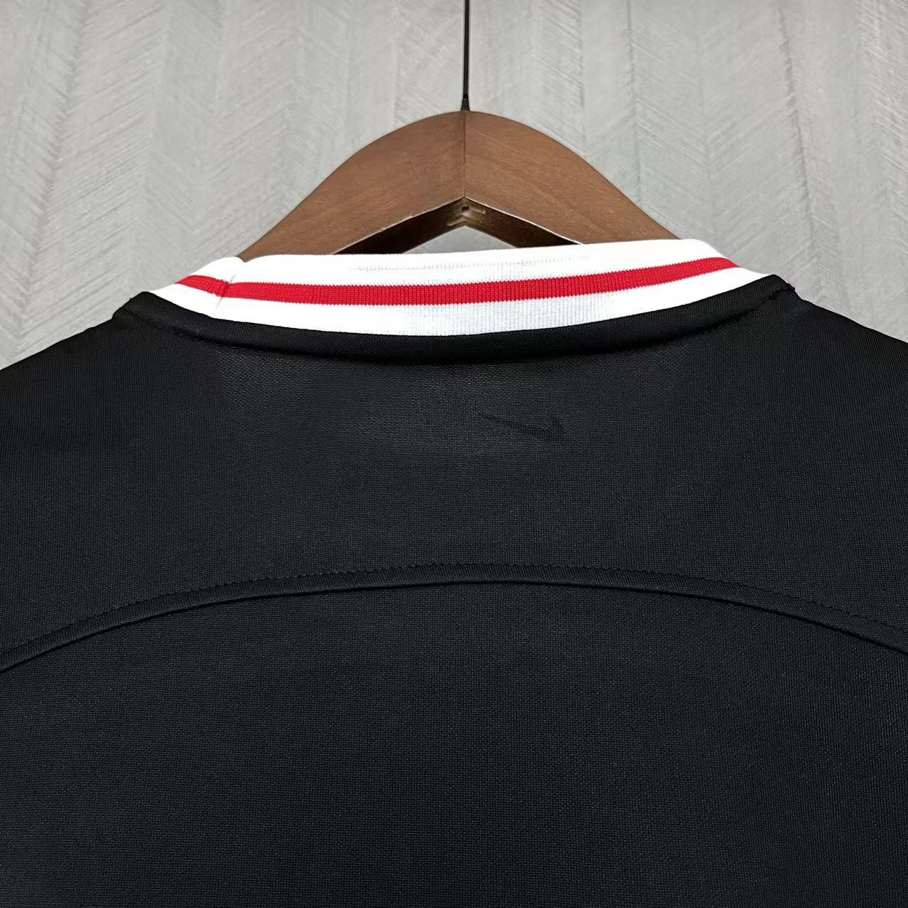 CAMISA EINTRACHT FRANKFURT THIRD 23/24