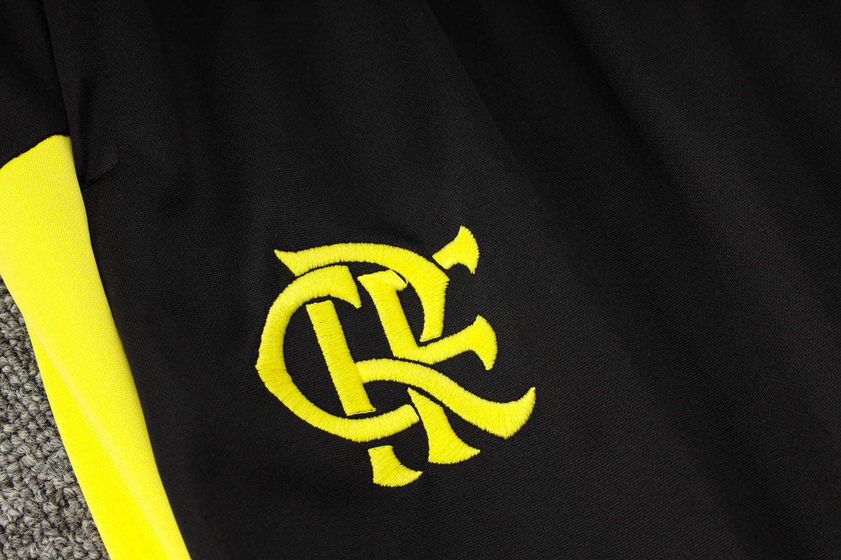 CONJUNTO DE TREINO FLAMENGO YELLOW 24/25