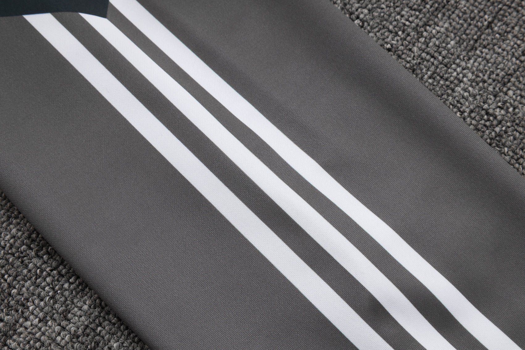 CONJUNTO DE TREINO REAL MADRID B971 24/25