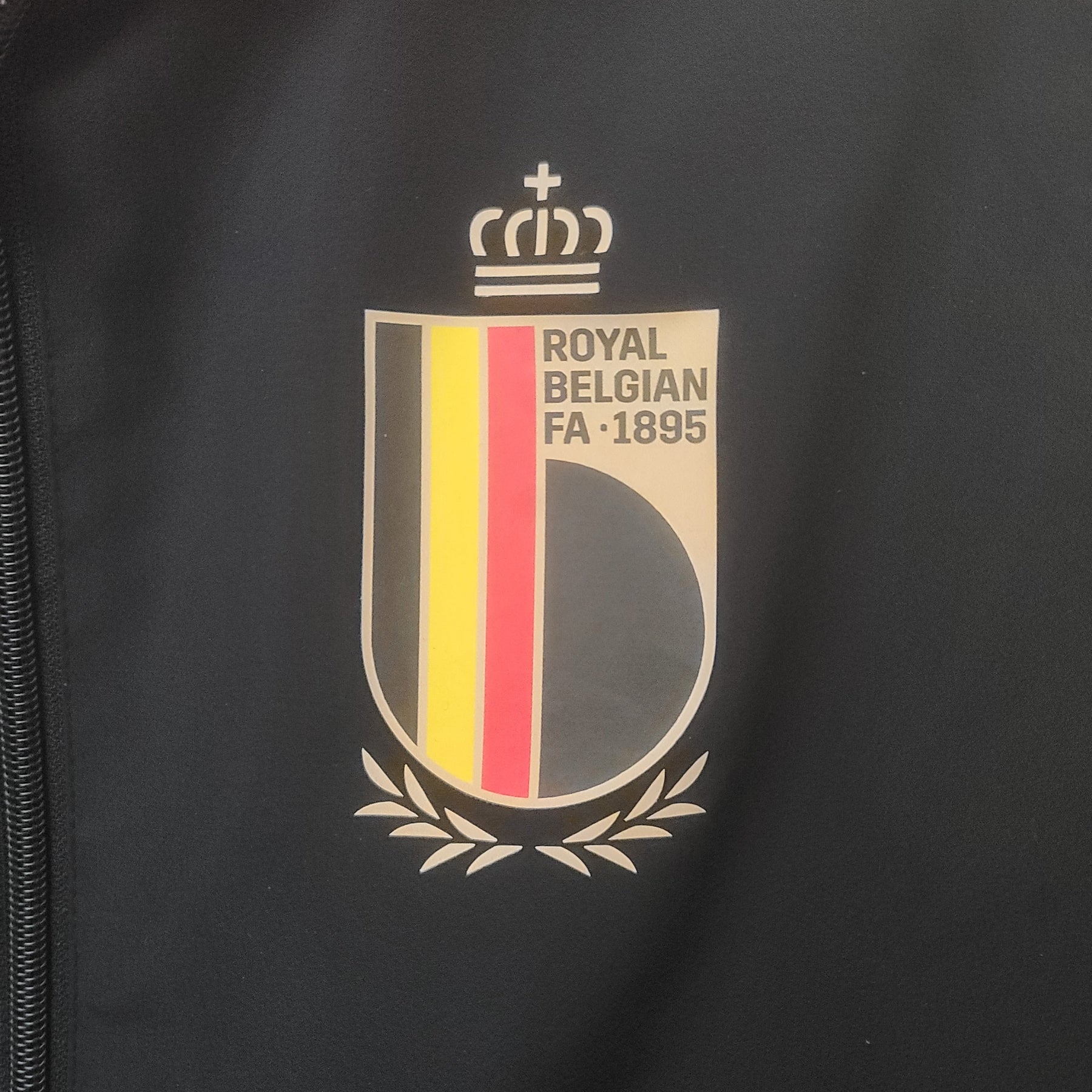 CORTA-VENTO BÉLGICA BLACK & RED DOIS EM UM 22/23