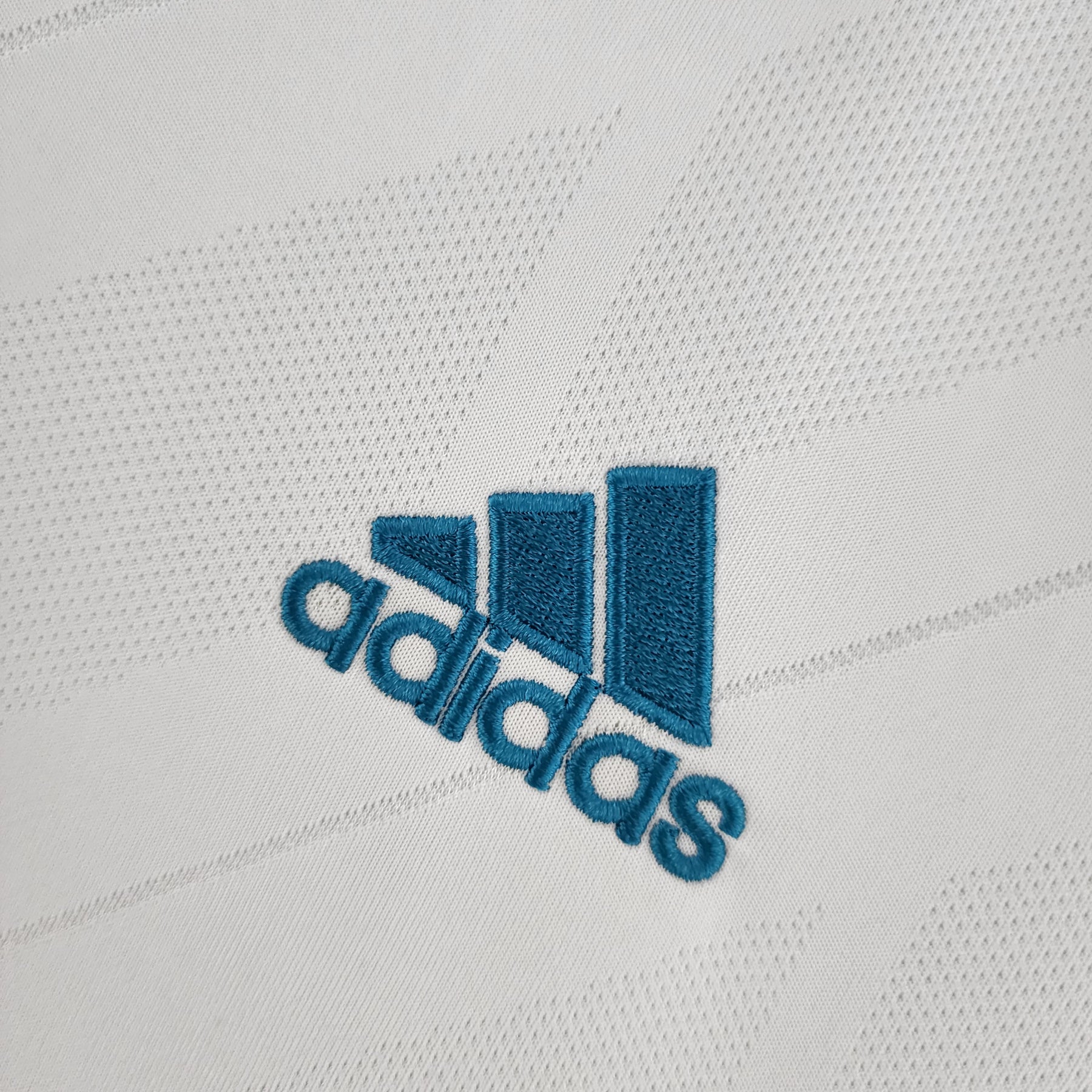 CAMISA RETRÔ REAL MADRID HOME 17/18