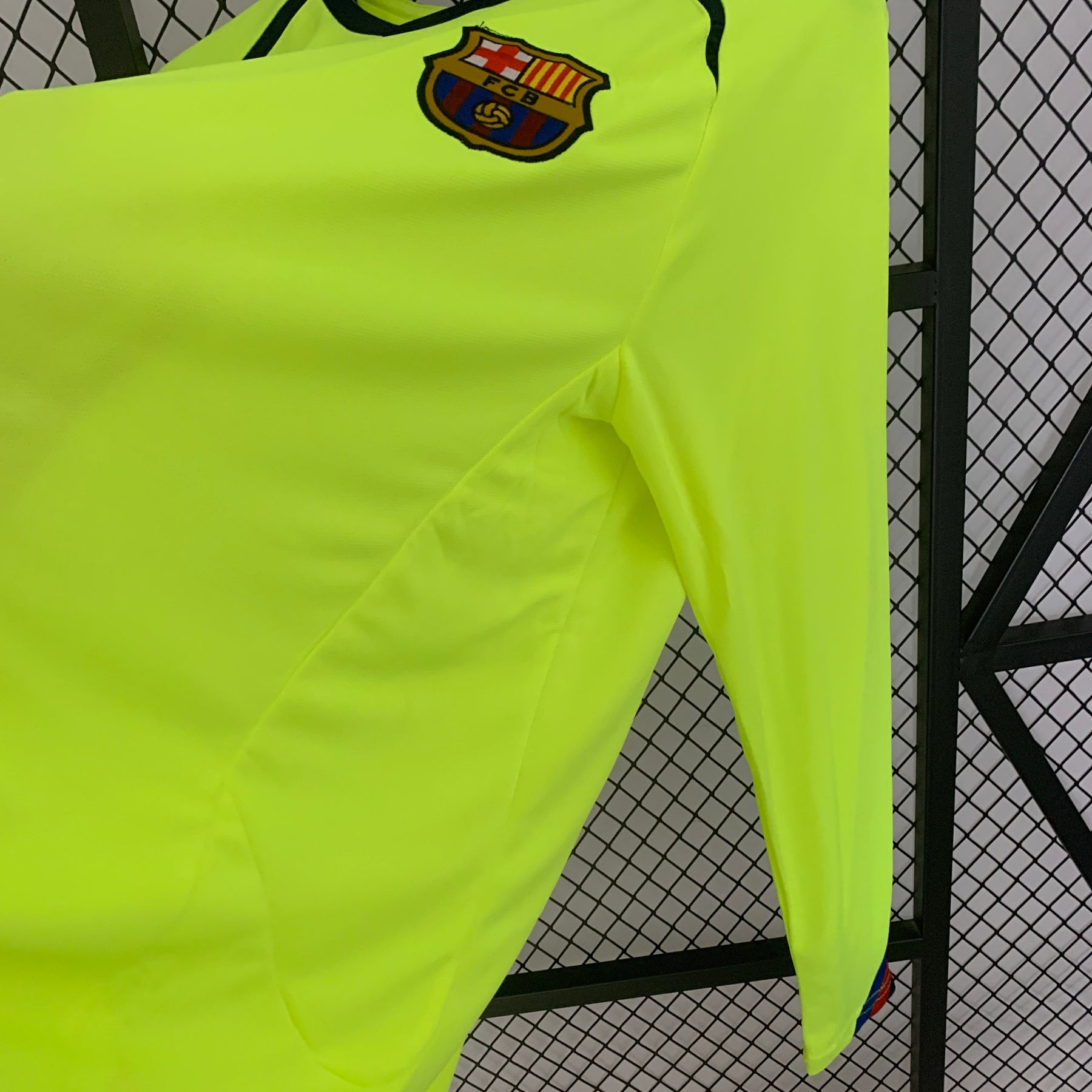 CAMISA RETRÔ BARCELONA AWAY MANGA LONGA 05/06