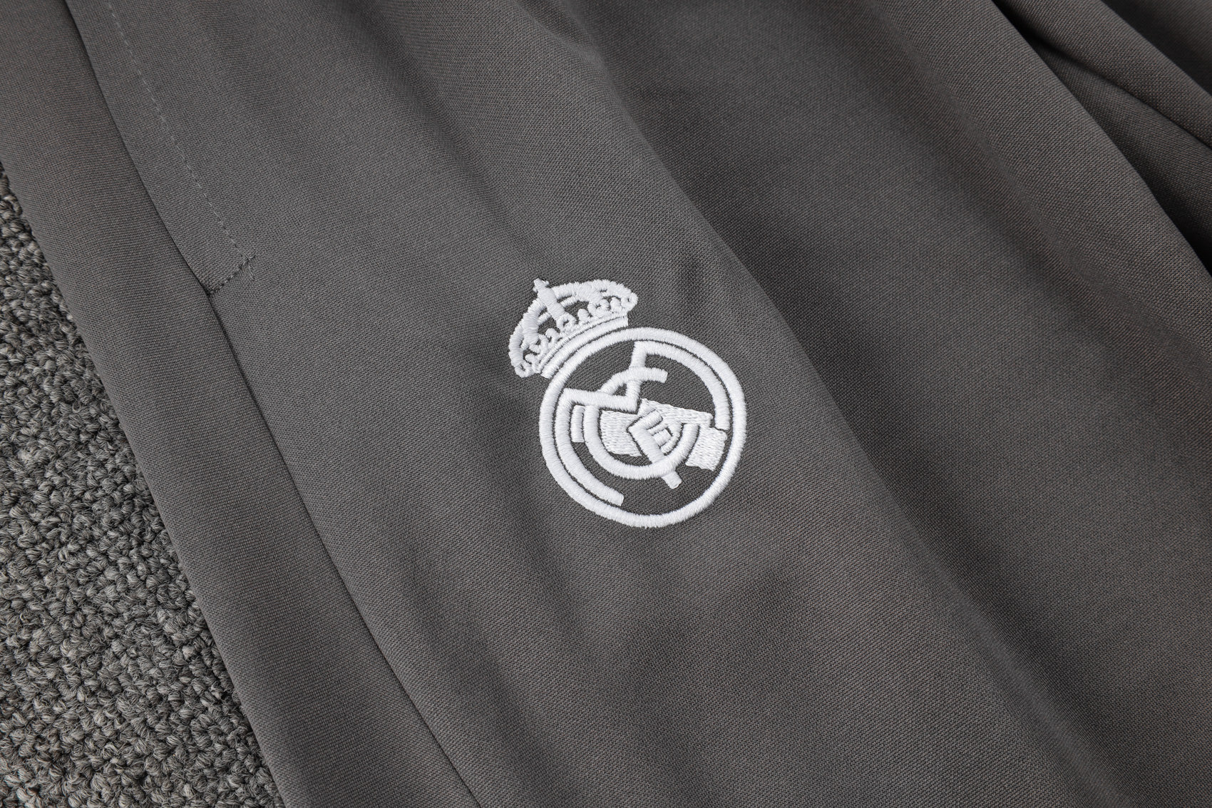 CONJUNTO DE TREINO REAL MADRID B971 24/25