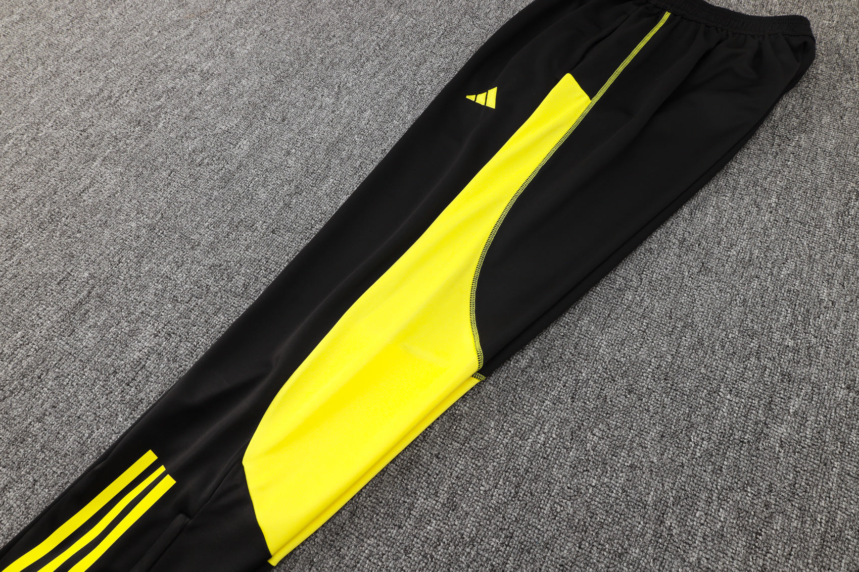 CONJUNTO DE TREINO FLAMENGO YELLOW 24/25