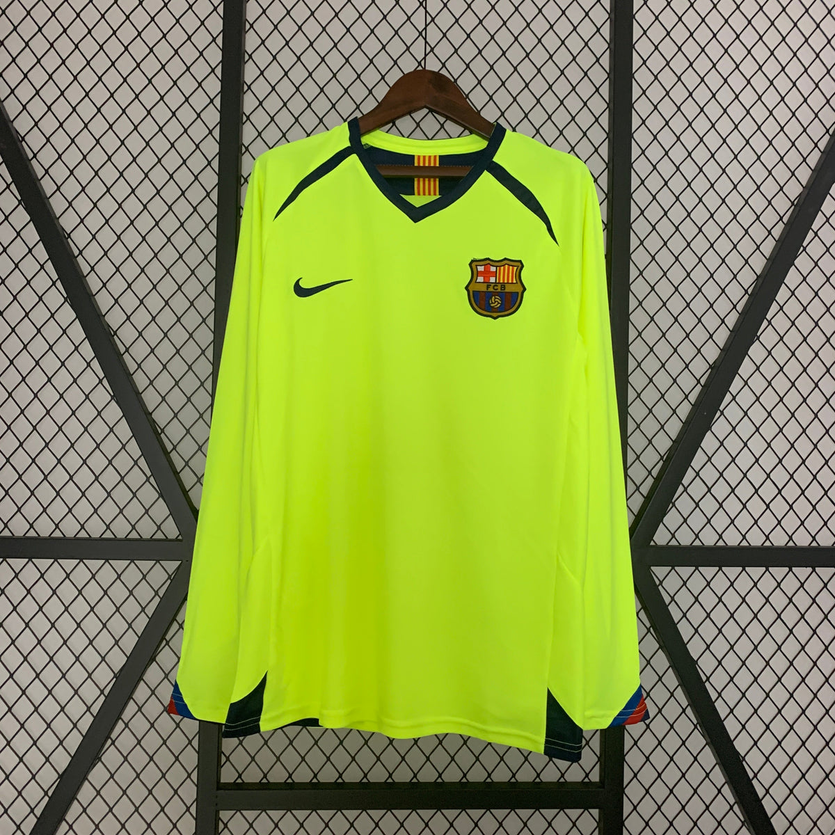 CAMISA RETRÔ BARCELONA AWAY MANGA LONGA 05/06