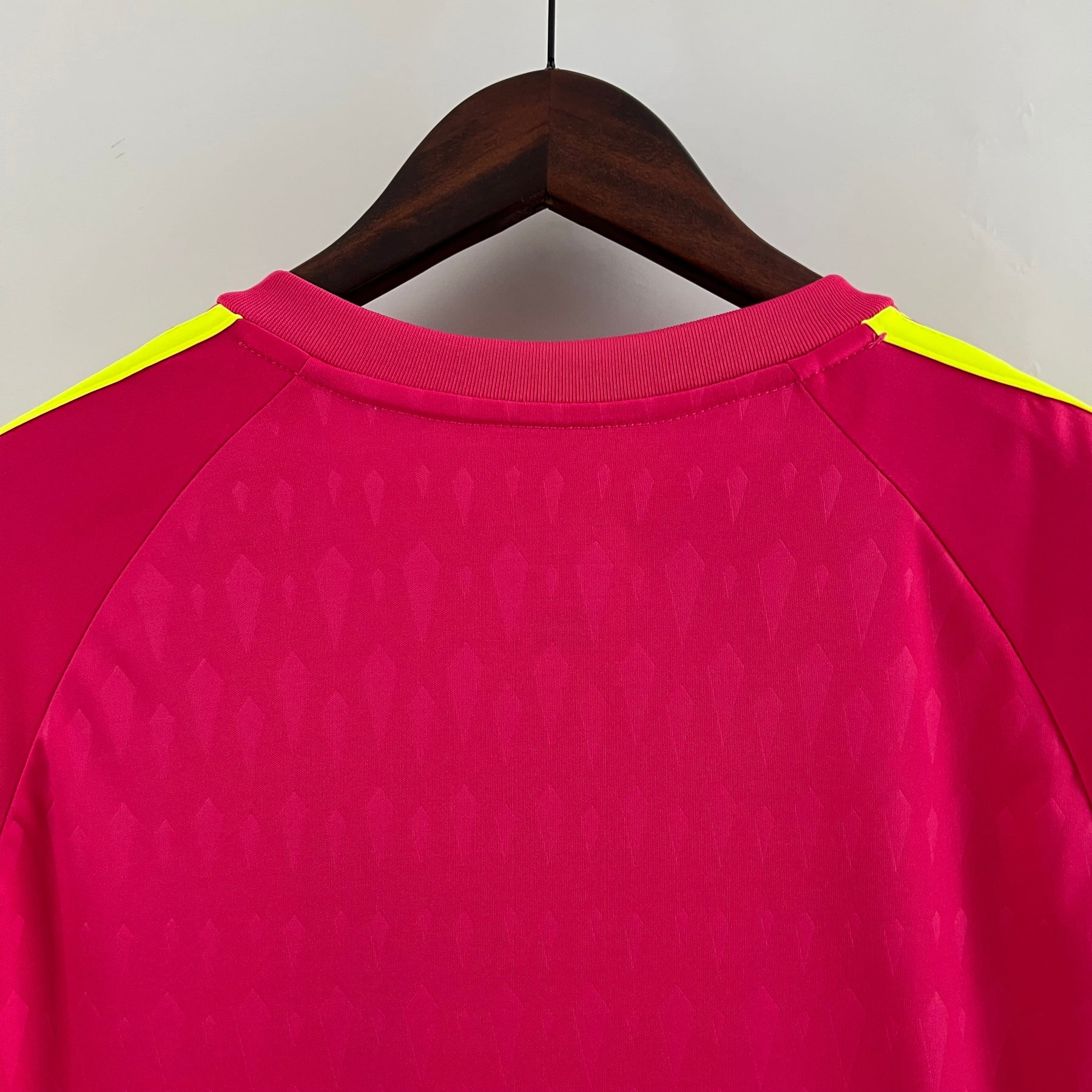 CAMISA REAL MADRID GOLEIRO PINK 23/24