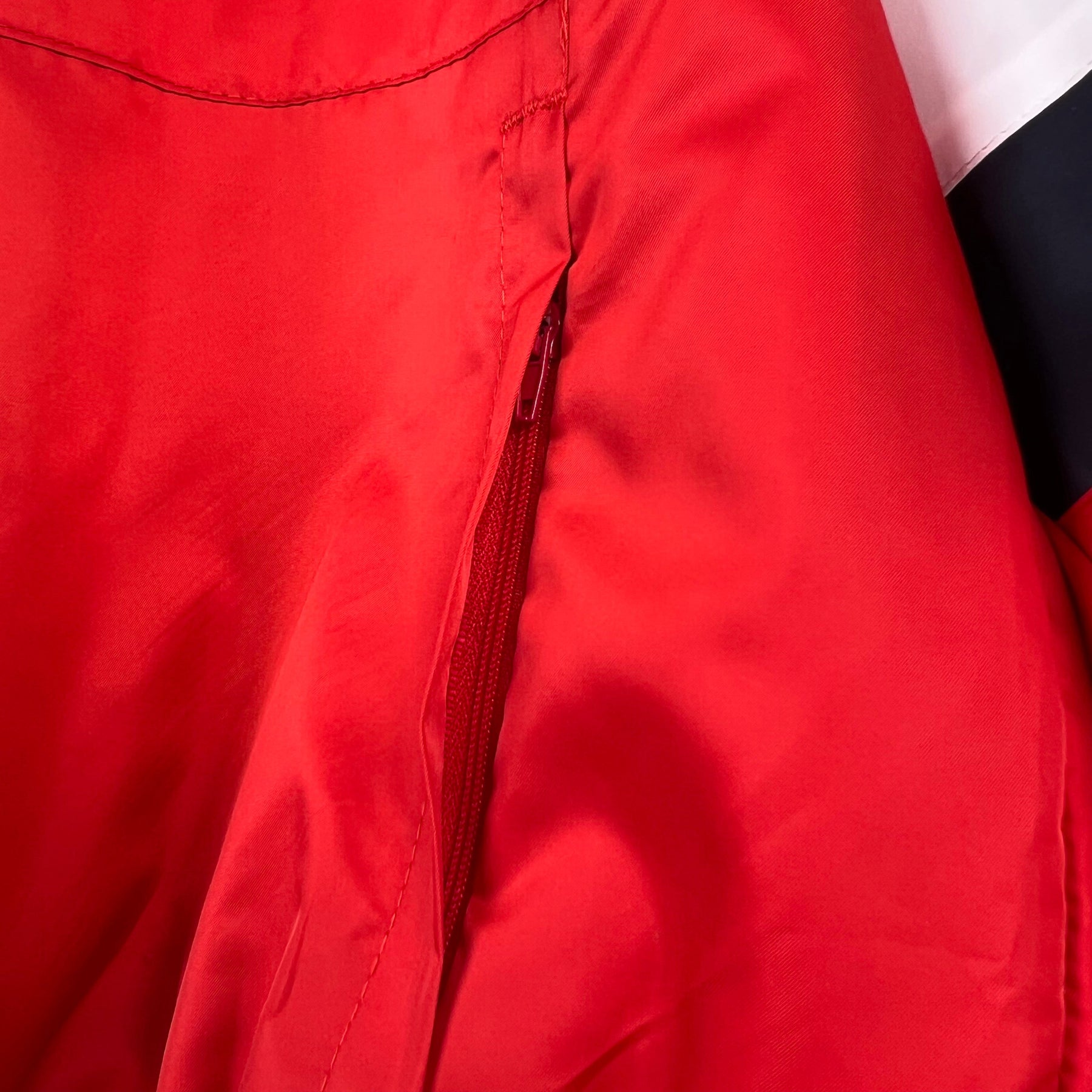 CORTA-VENTO BAYERN DE MUNICH RED 23/24