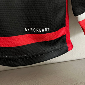 KIT INFANTIL FLAMENGO MANGA LONGA HOME 24/25