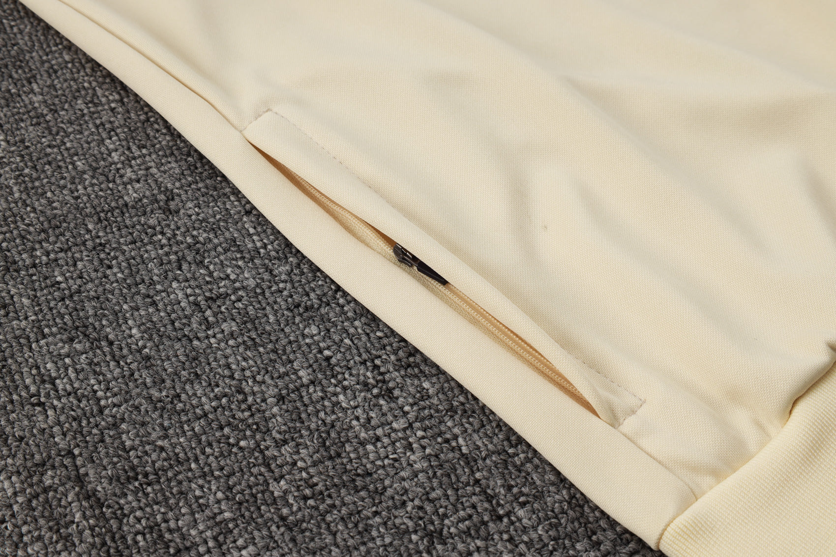 CONJUNTO DE TREINO REAL MADRID A843 24/25