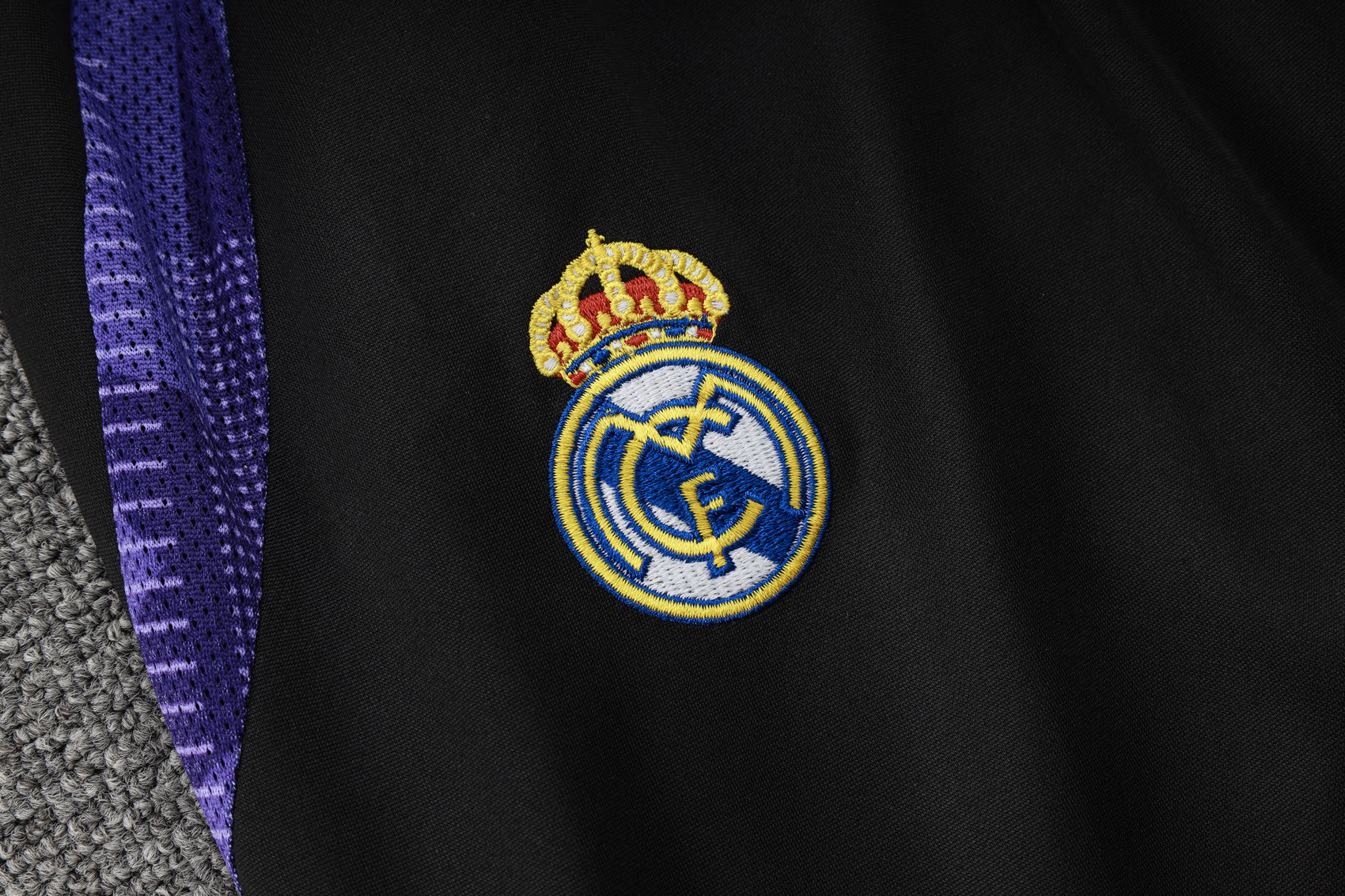 CONJUNTO DE TREINO REAL MADRID B979 24/25