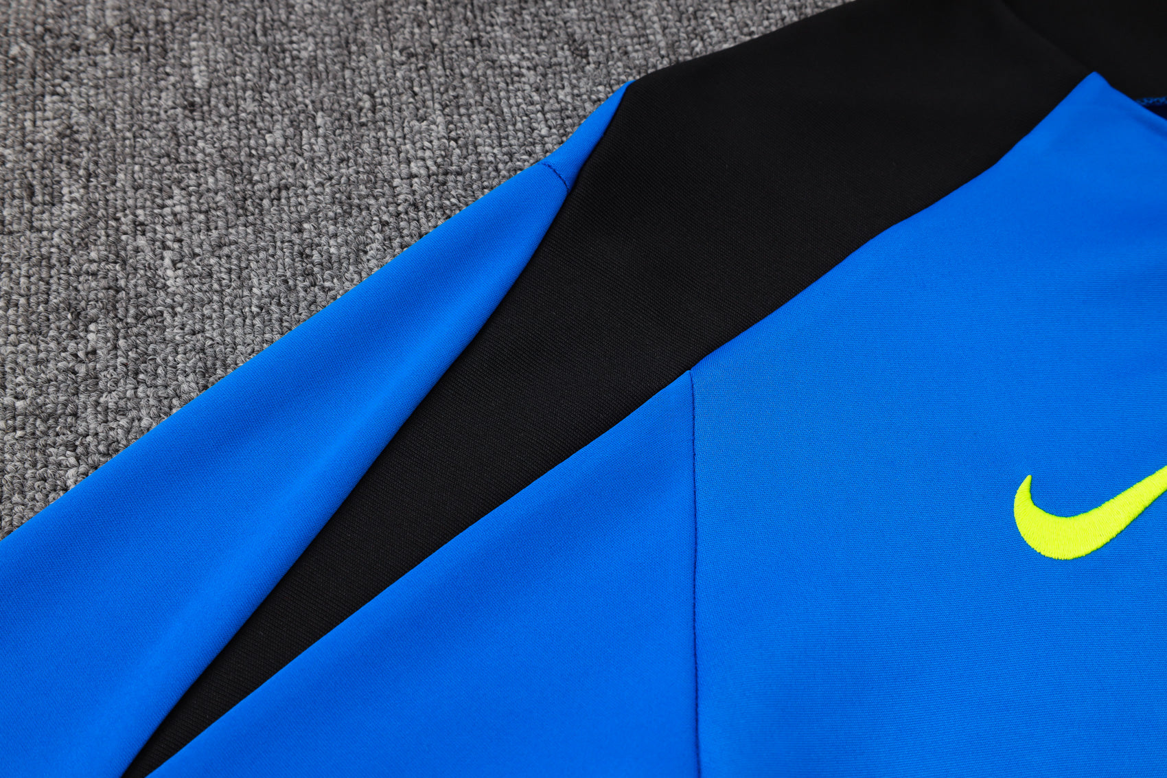 CONJUNTO DE TREINO BARCELONA B822 24/25