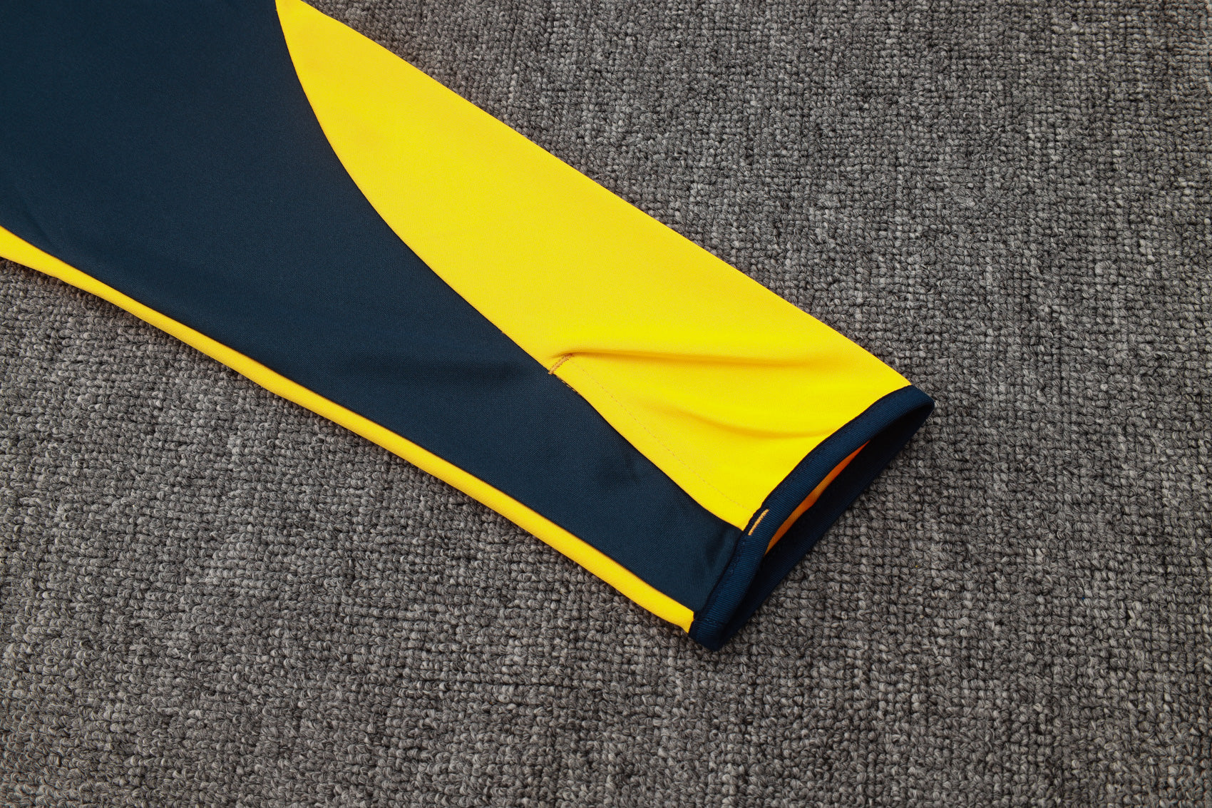 CONJUNTO DE TREINO REAL MADRID B875 24/25