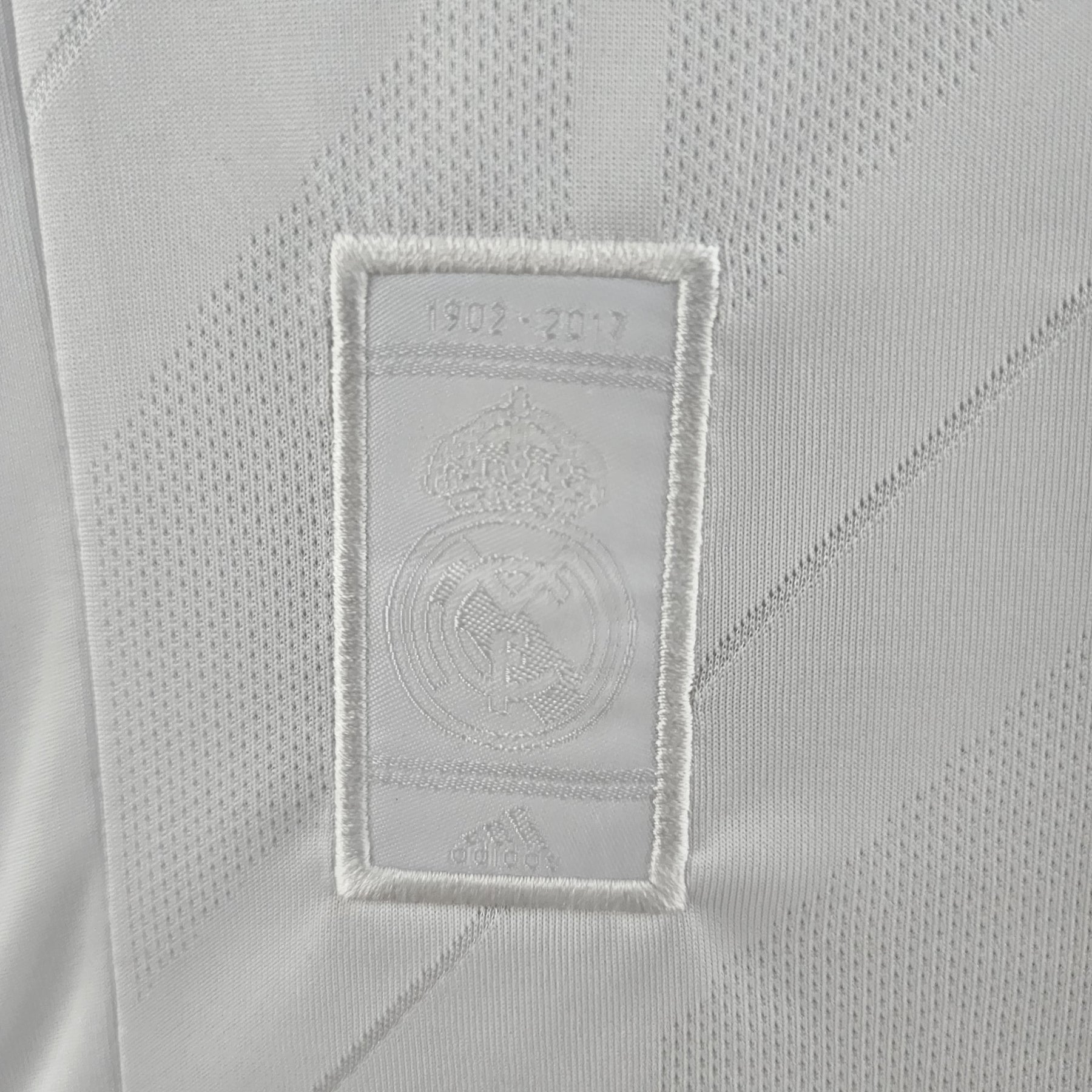 CAMISA RETRÔ REAL MADRID HOME 17/18