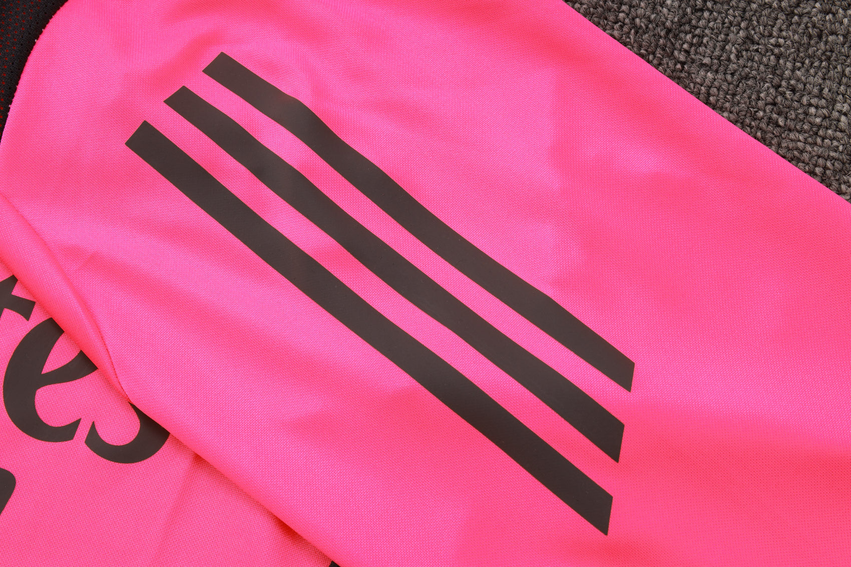 CONJUNTO DE TREINO REAL MADRID B940 24/25