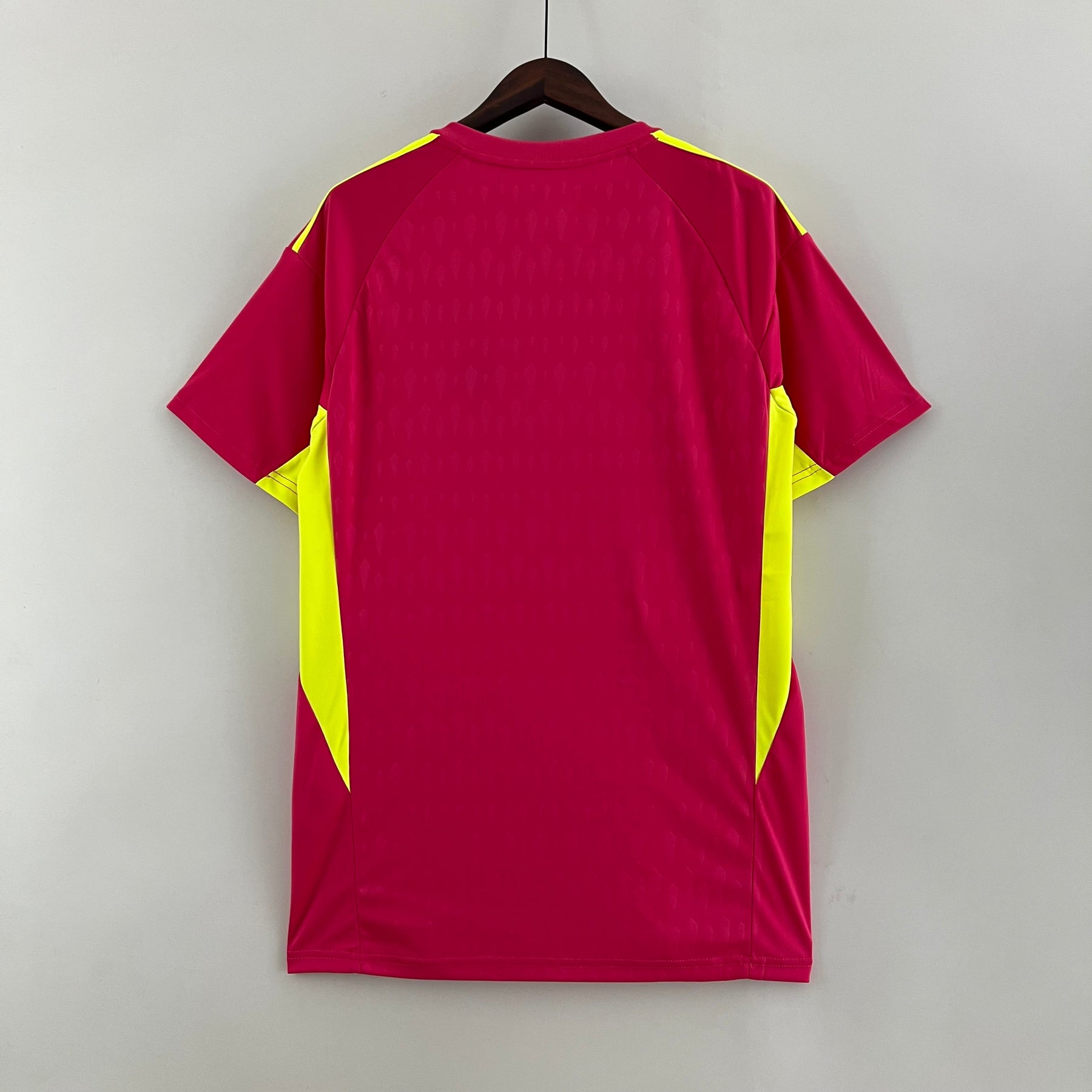 CAMISA REAL MADRID GOLEIRO PINK 23/24