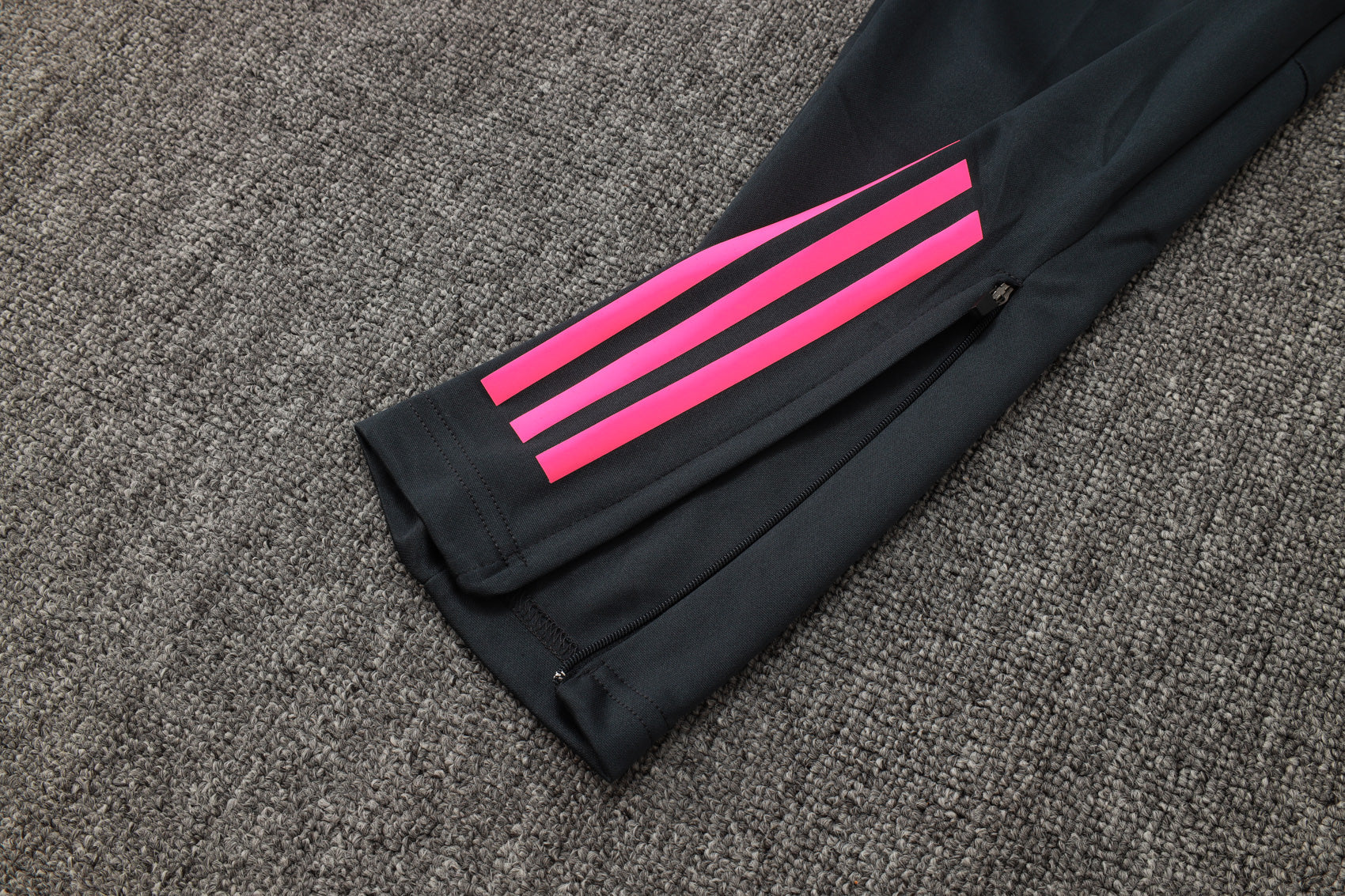 CONJUNTO DE TREINO REAL MADRID B940 24/25