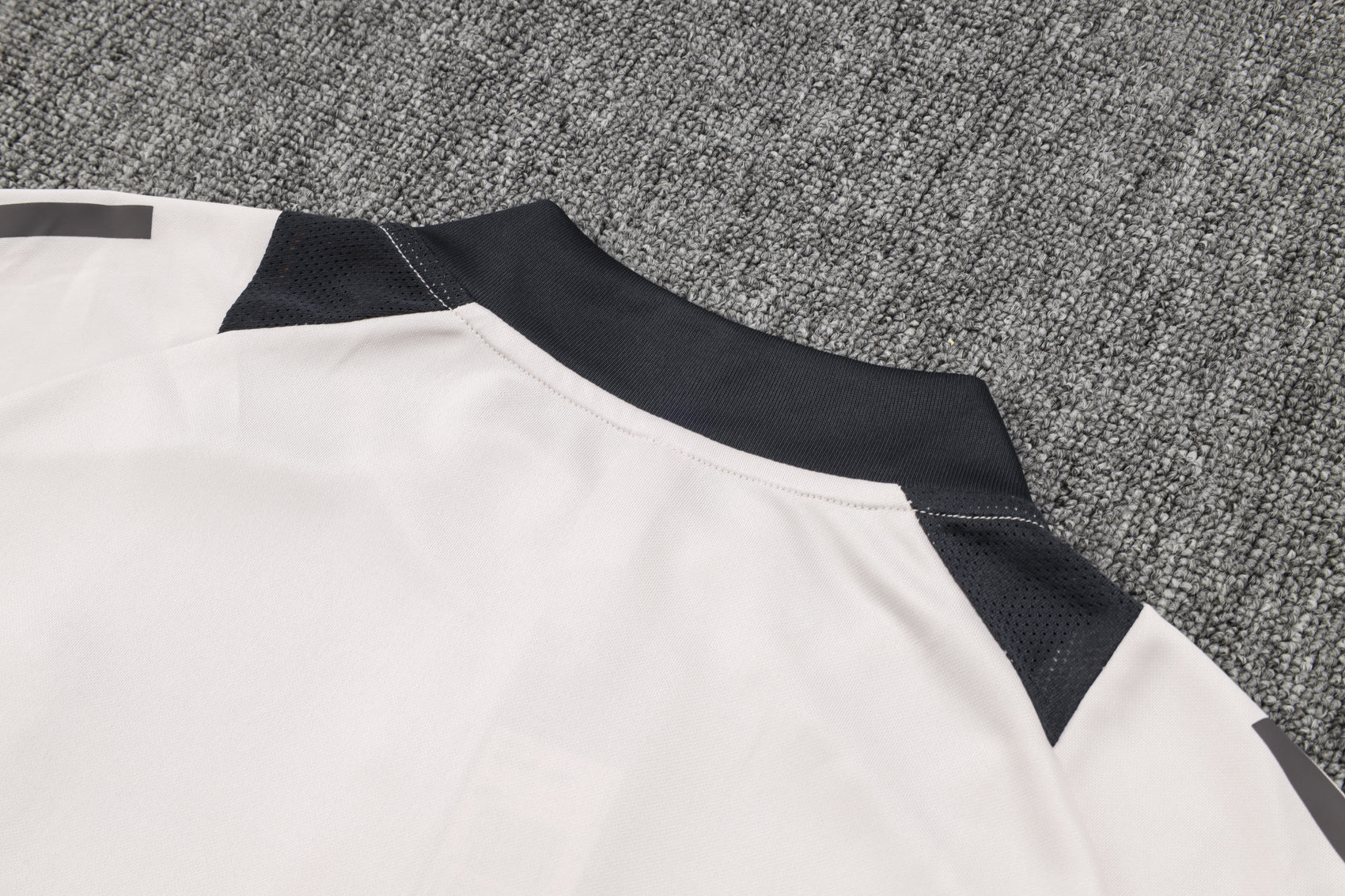 CONJUNTO DE TREINO REAL MADRID B909 24/25